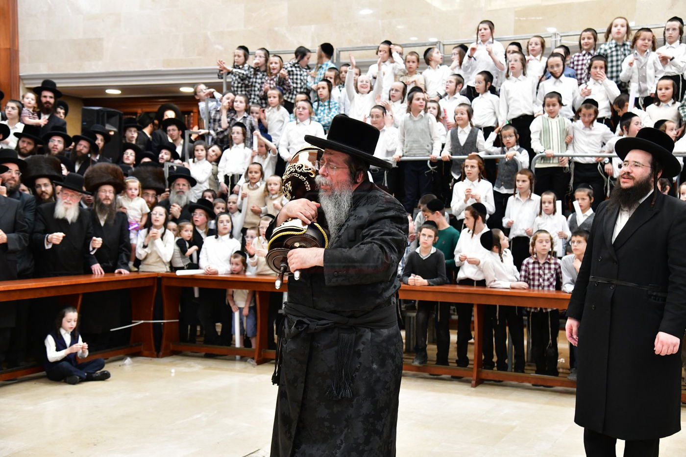 הכנסת ס"ת לביהמ"ד 'שבט הלוי'