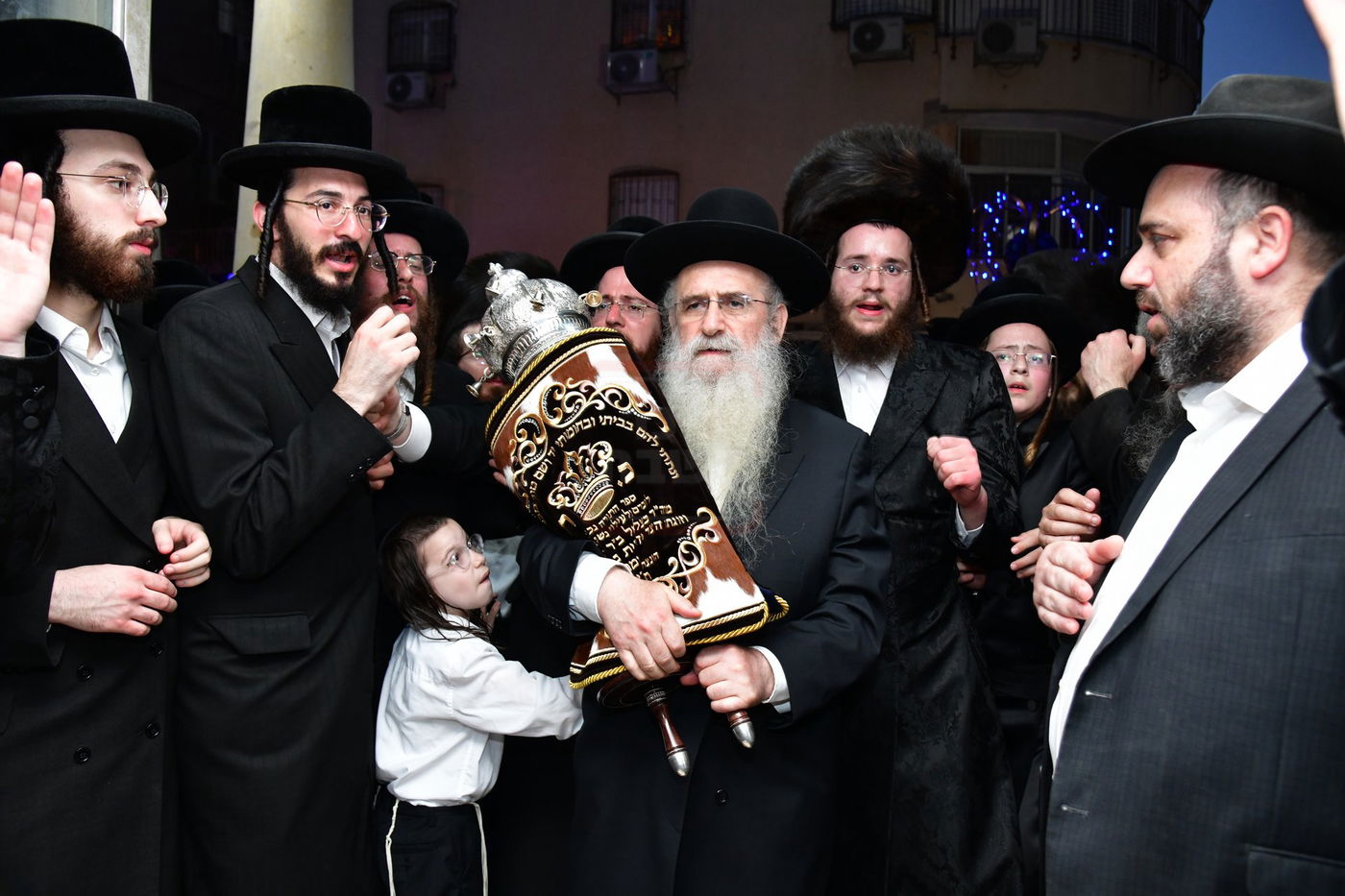 הכנסת ס"ת לביהמ"ד 'שבט הלוי'