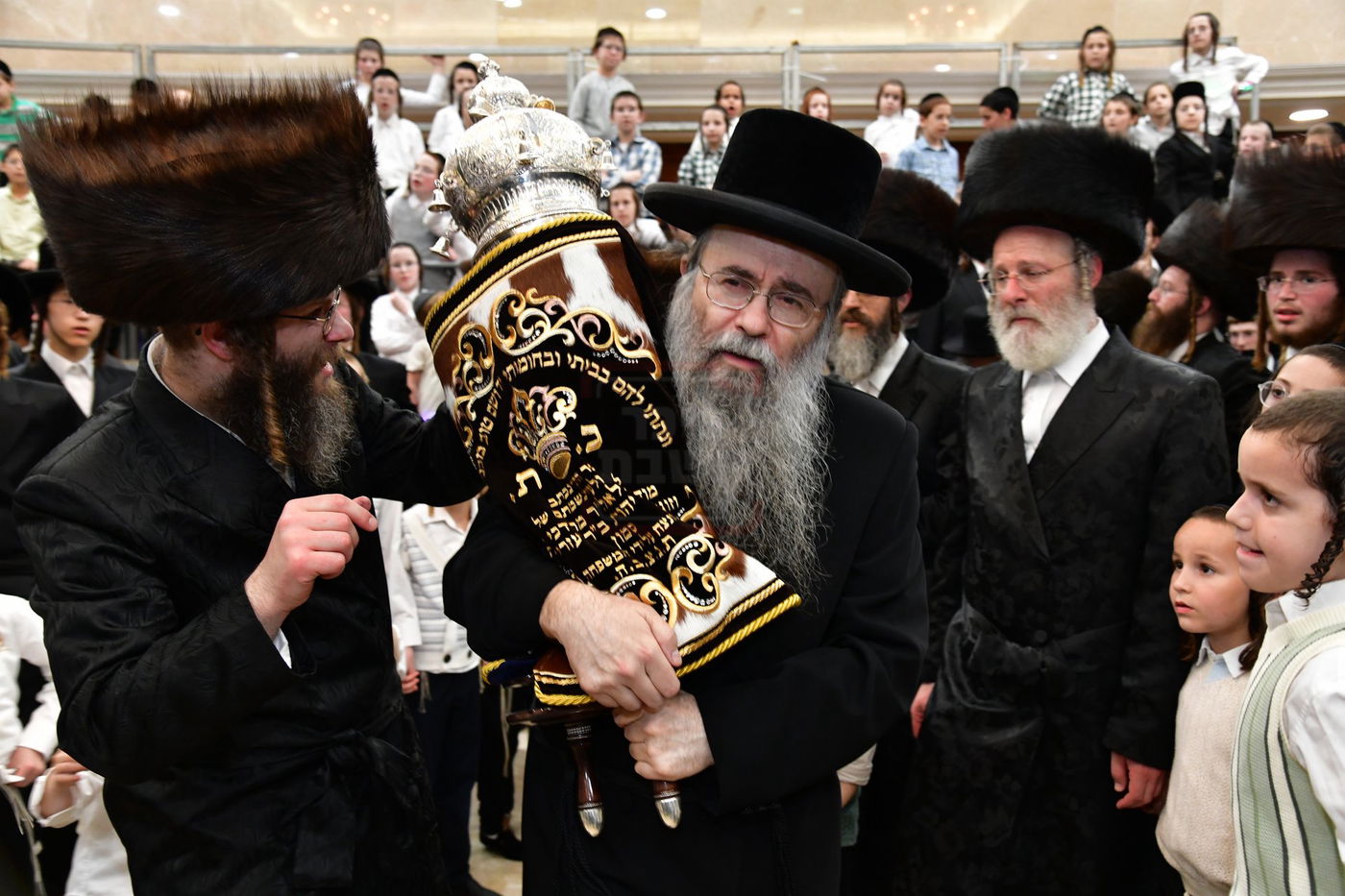 הכנסת ס"ת לביהמ"ד 'שבט הלוי'