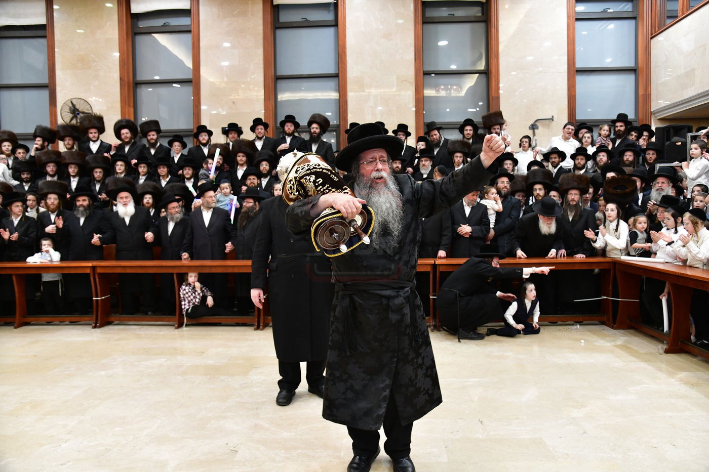 הכנסת ס"ת לביהמ"ד 'שבט הלוי'