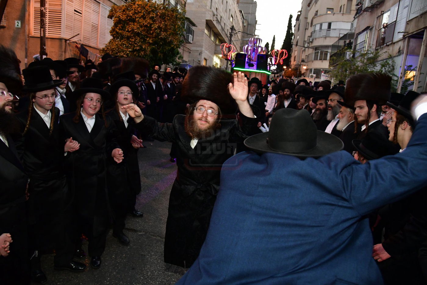 הכנסת ס"ת לביהמ"ד 'שבט הלוי'