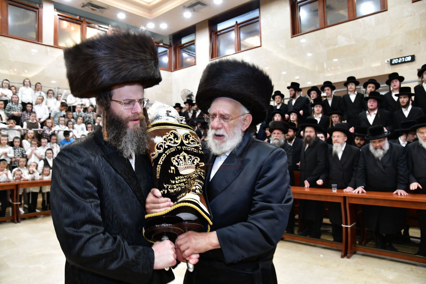 הכנסת ס"ת לביהמ"ד 'שבט הלוי'