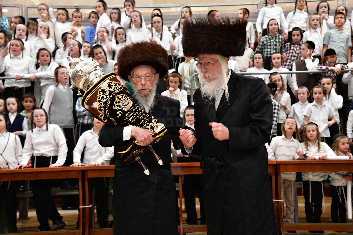 הכנסת ס"ת לביהמ"ד 'שבט הלוי'