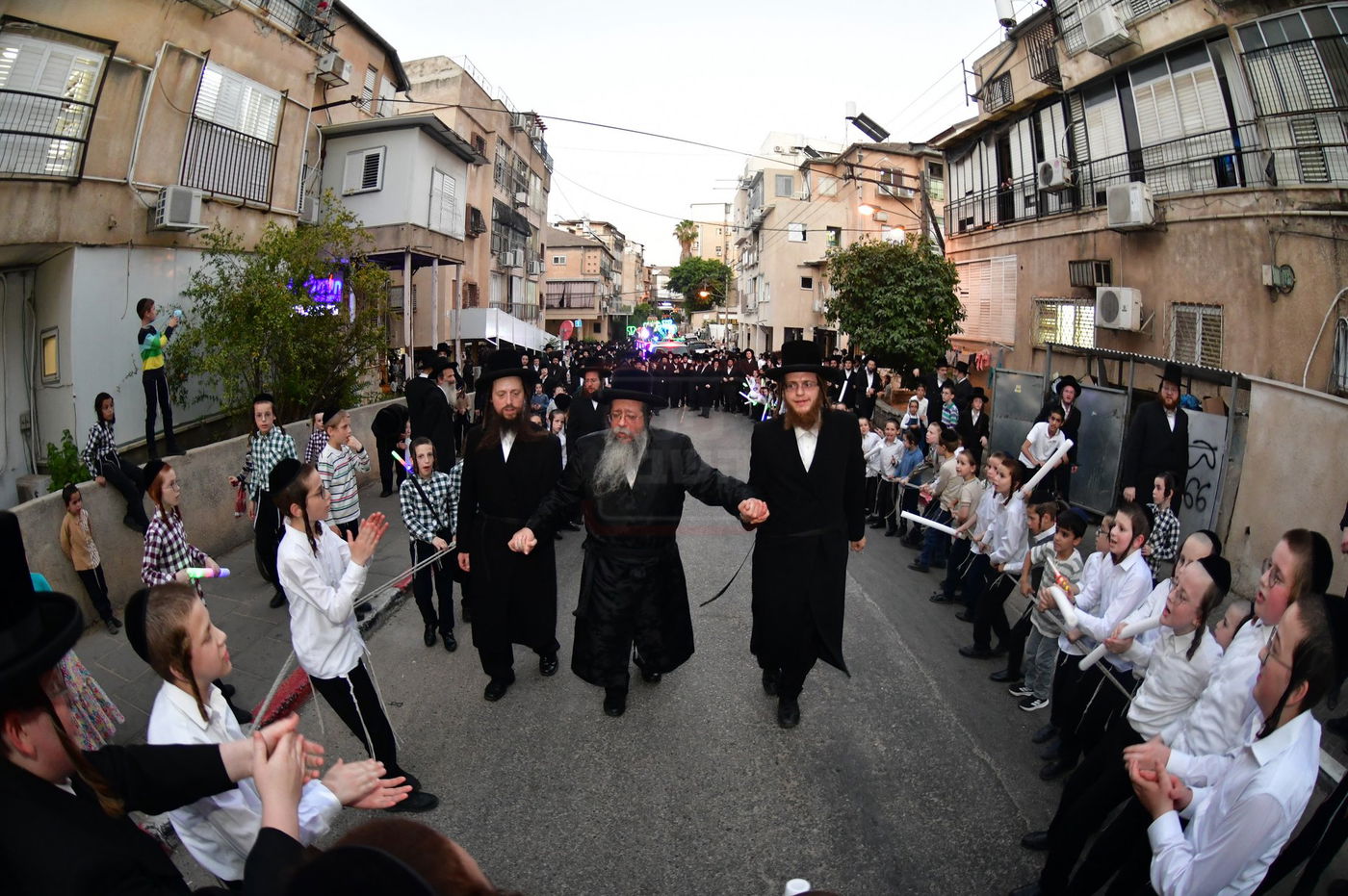 הכנסת ס"ת לביהמ"ד 'שבט הלוי'