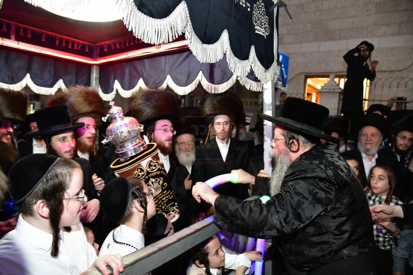 הכנסת ס"ת לביהמ"ד 'שבט הלוי'