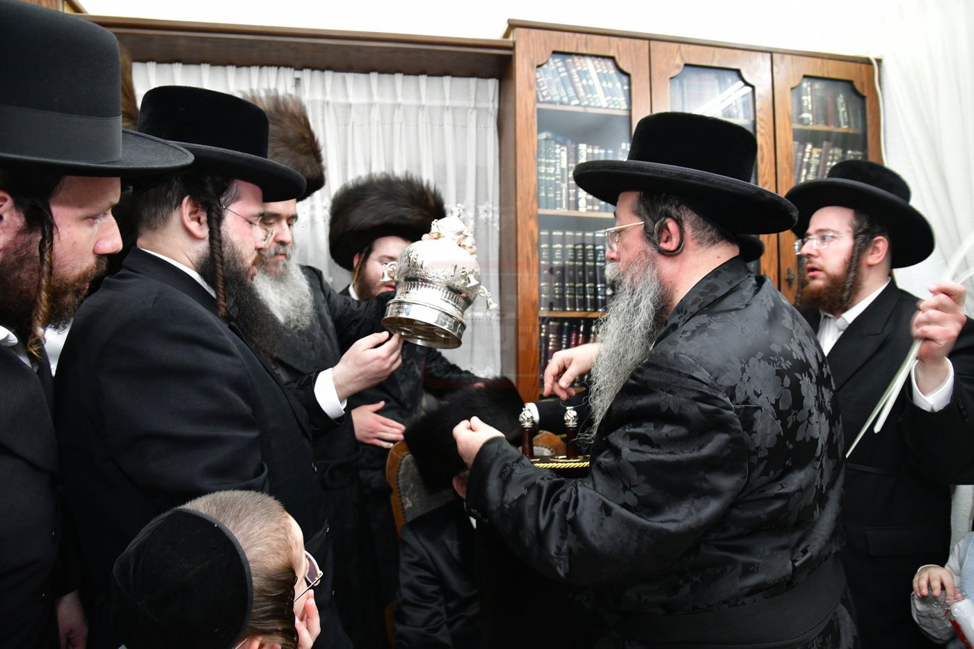 הכנסת ס"ת לביהמ"ד 'שבט הלוי'