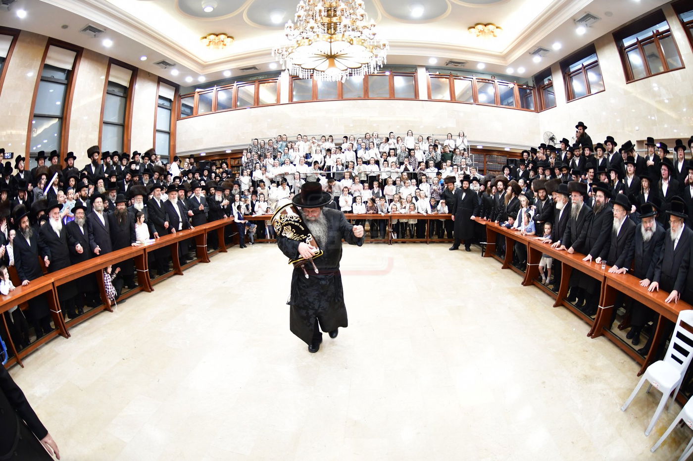 הכנסת ס"ת לביהמ"ד 'שבט הלוי'