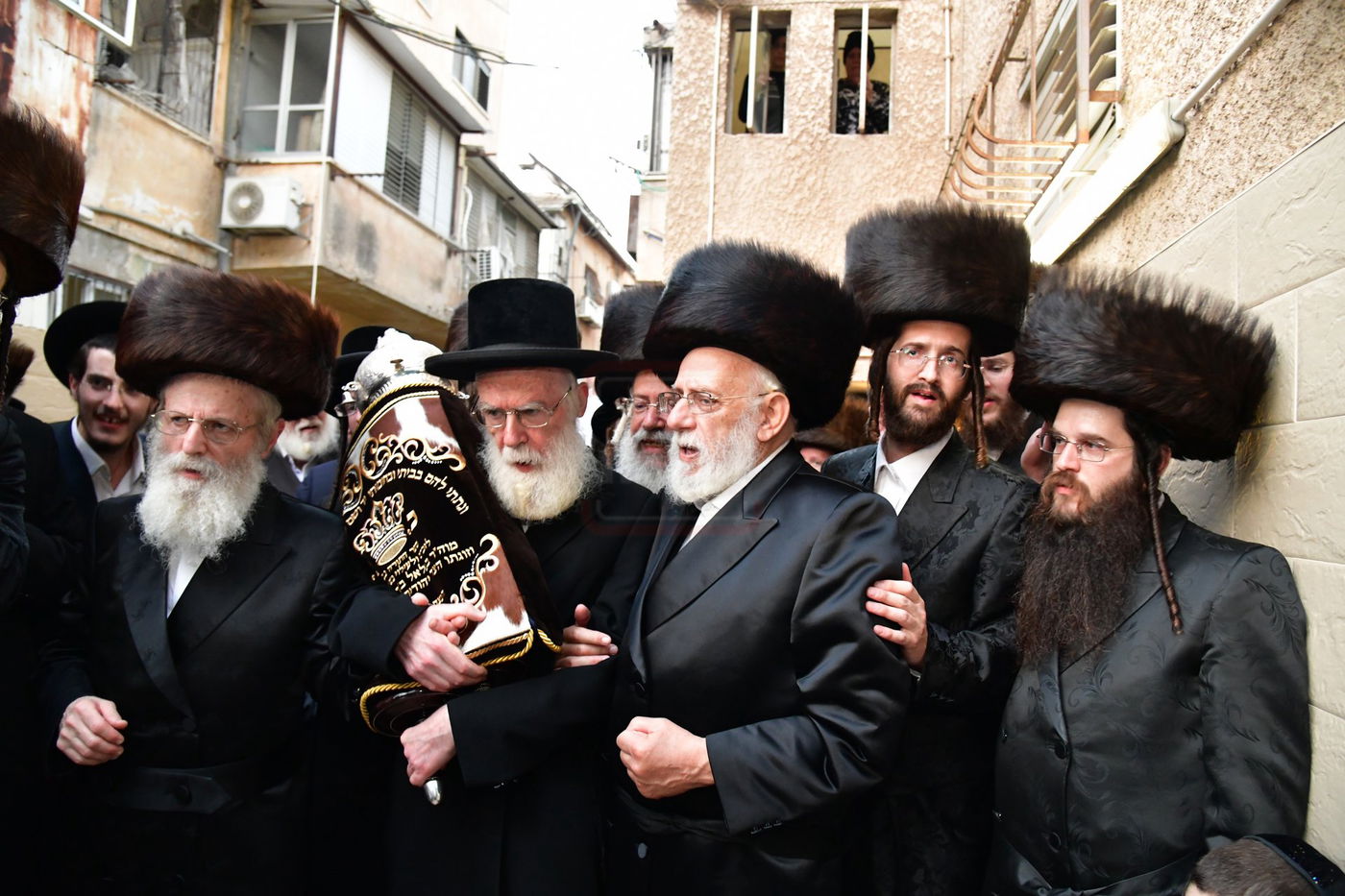 הכנסת ס"ת לביהמ"ד 'שבט הלוי'