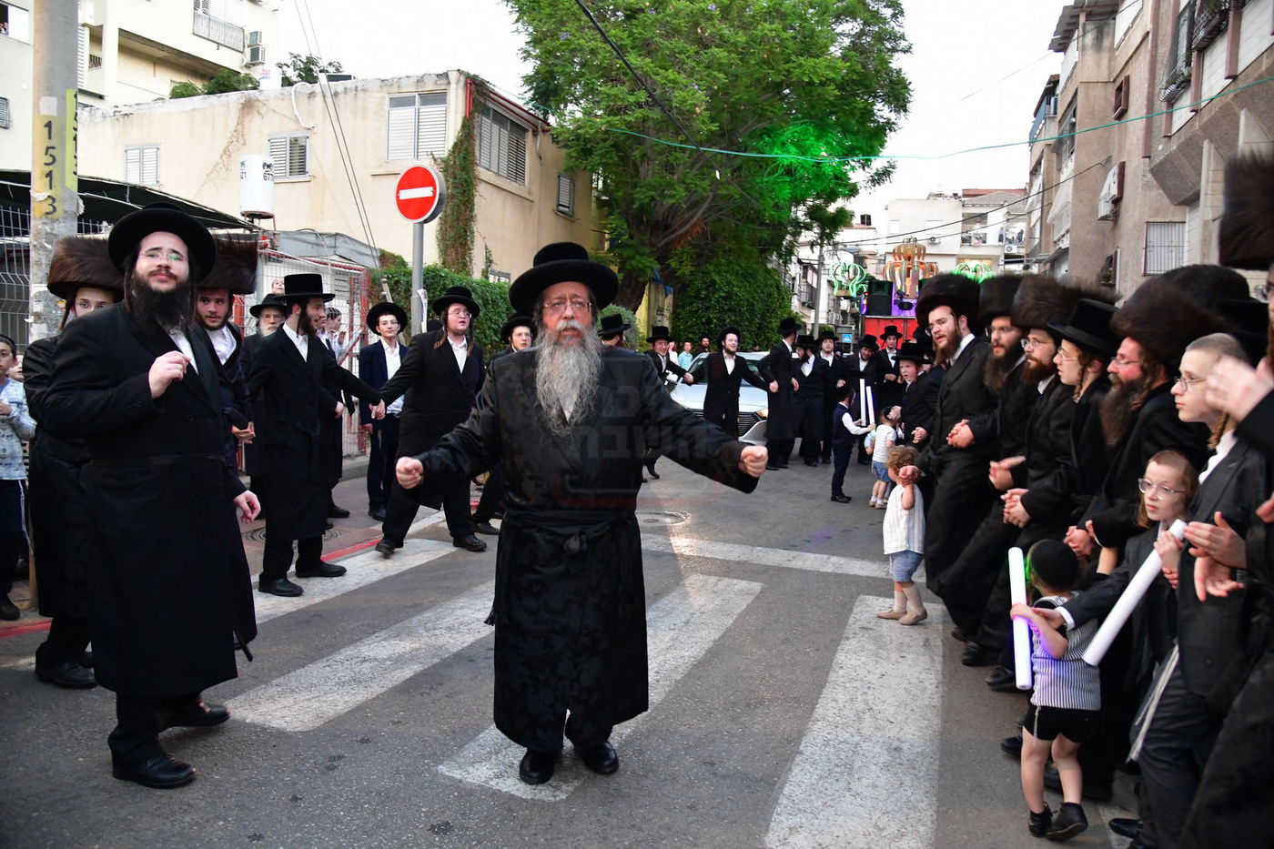 הכנסת ס"ת לביהמ"ד 'שבט הלוי'