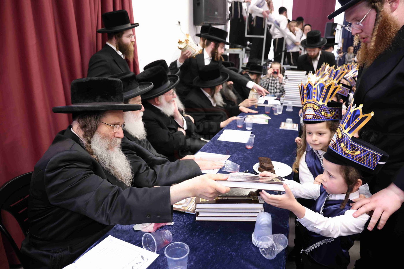 מסיבת חומש בתלמוד תורה מכנובקא בעלזא בירושלים