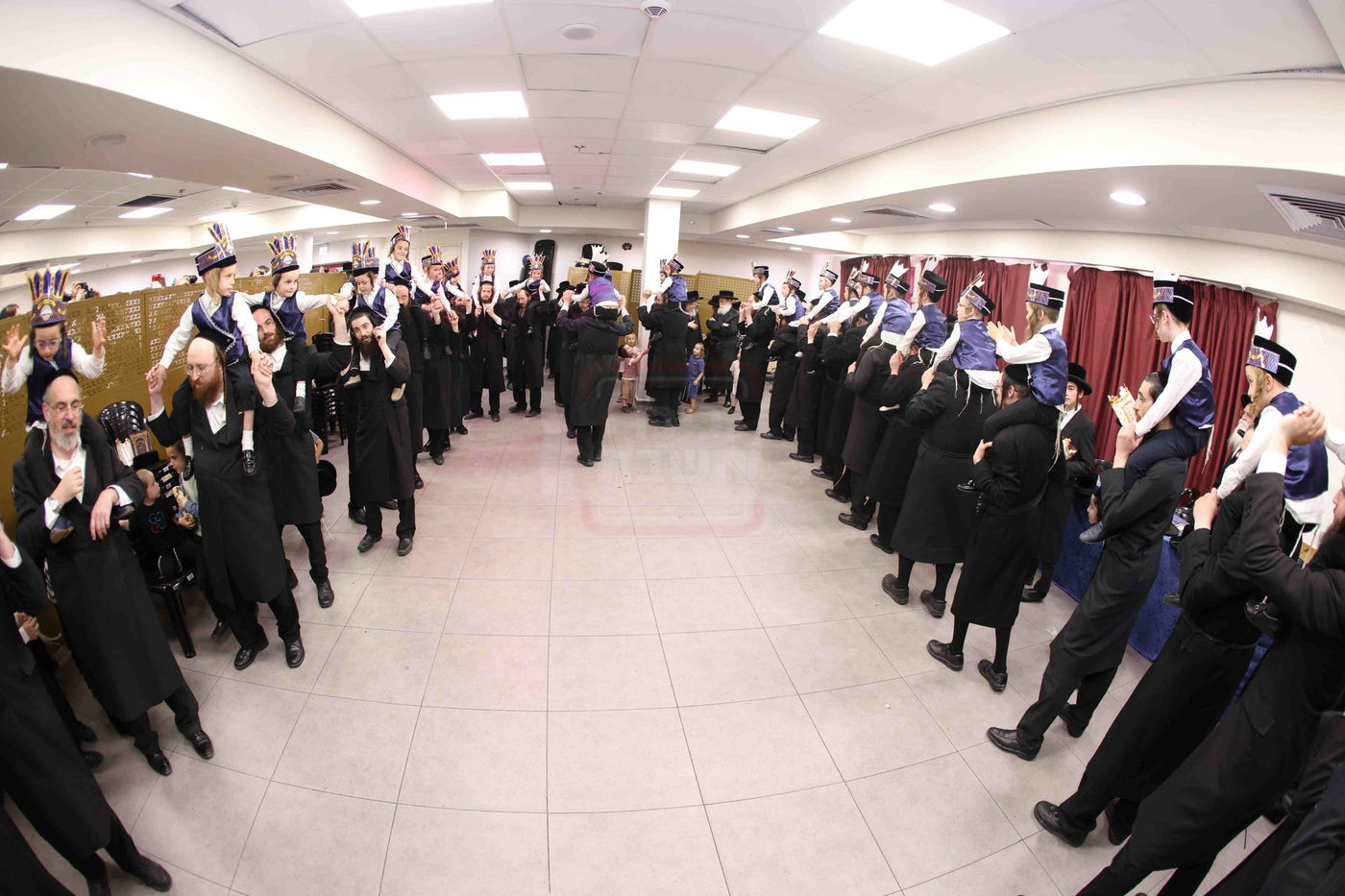 מסיבת חומש בתלמוד תורה מכנובקא בעלזא בירושלים