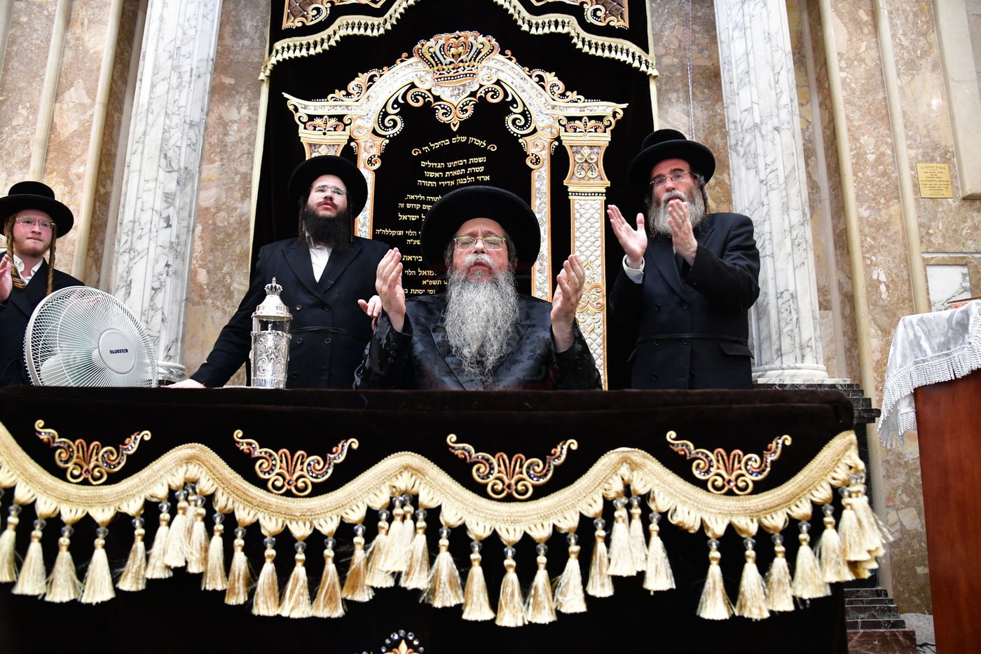 הכנסת ס"ת לביהמ"ד 'שבט הלוי'