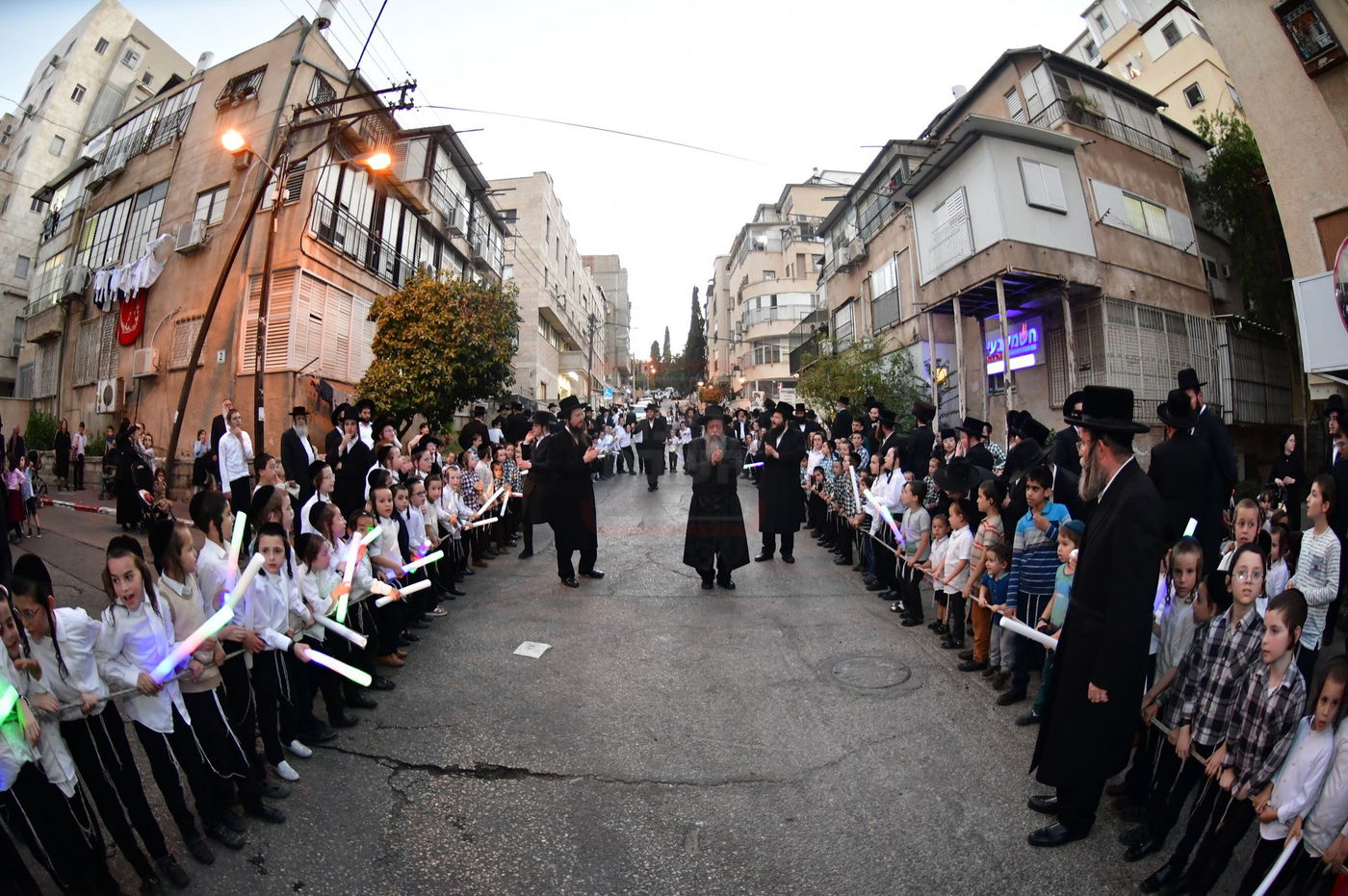 הכנסת ס"ת לביהמ"ד 'שבט הלוי'