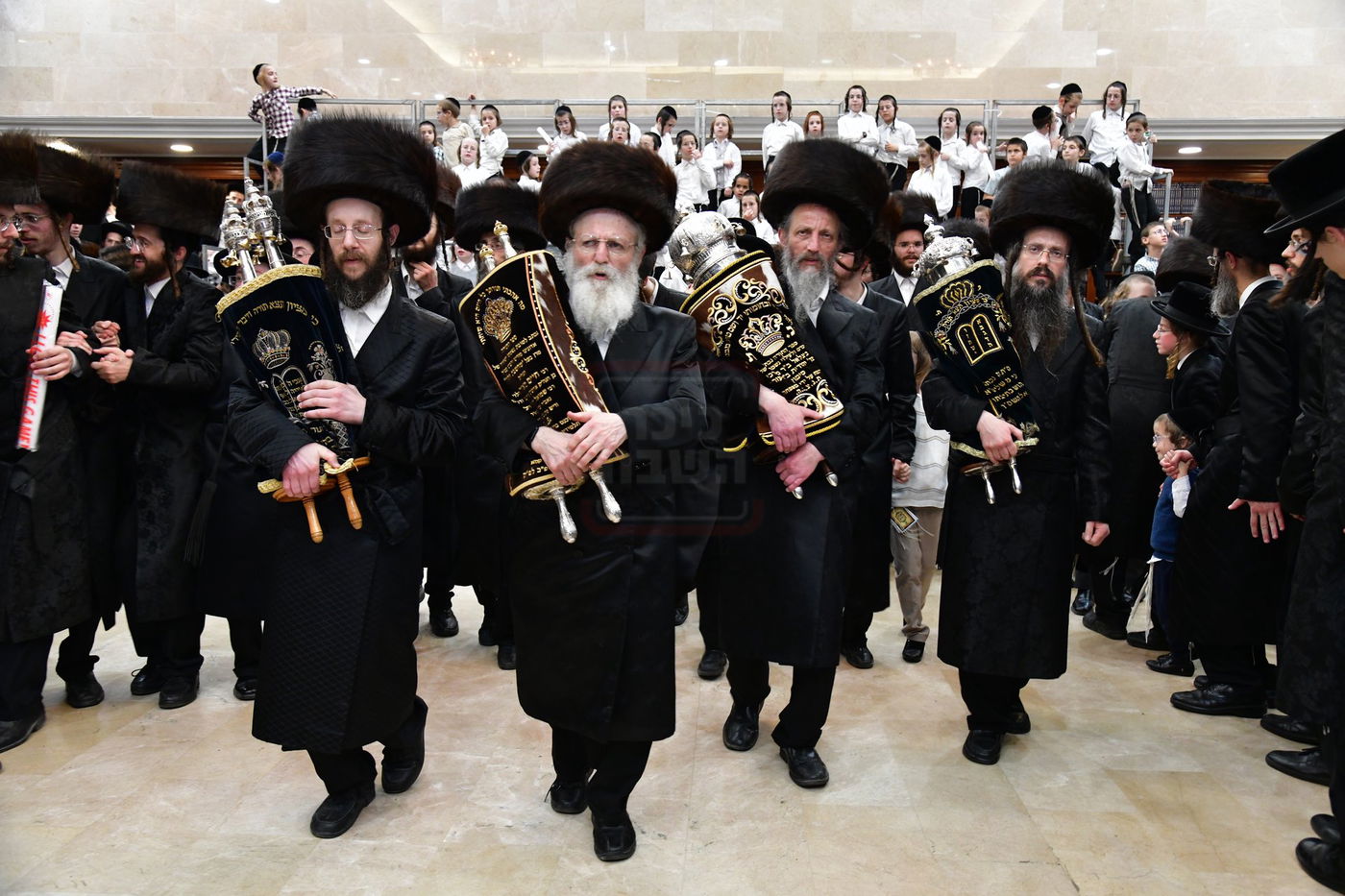 הכנסת ס"ת לביהמ"ד 'שבט הלוי'