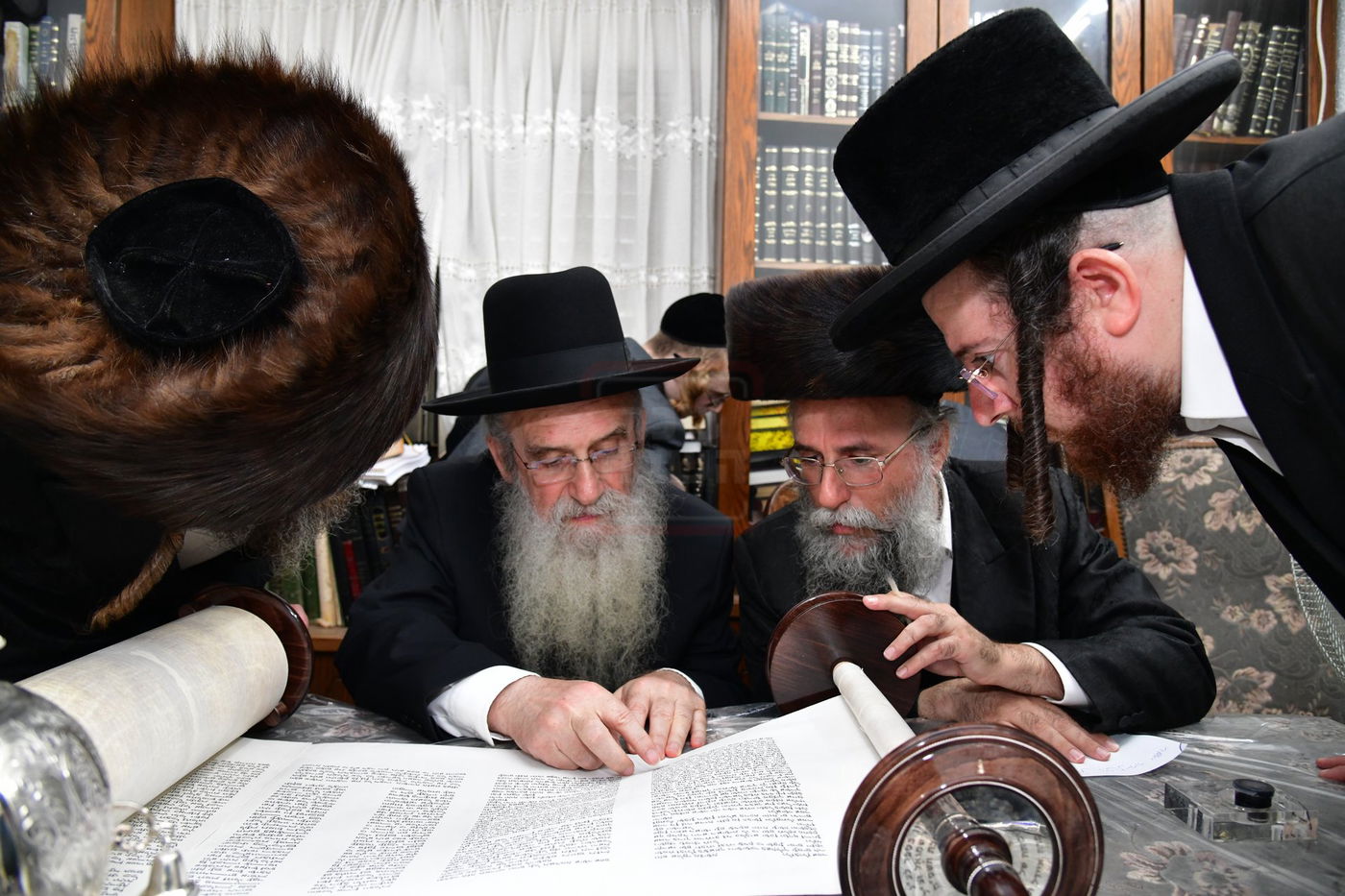 הכנסת ס"ת לביהמ"ד 'שבט הלוי'