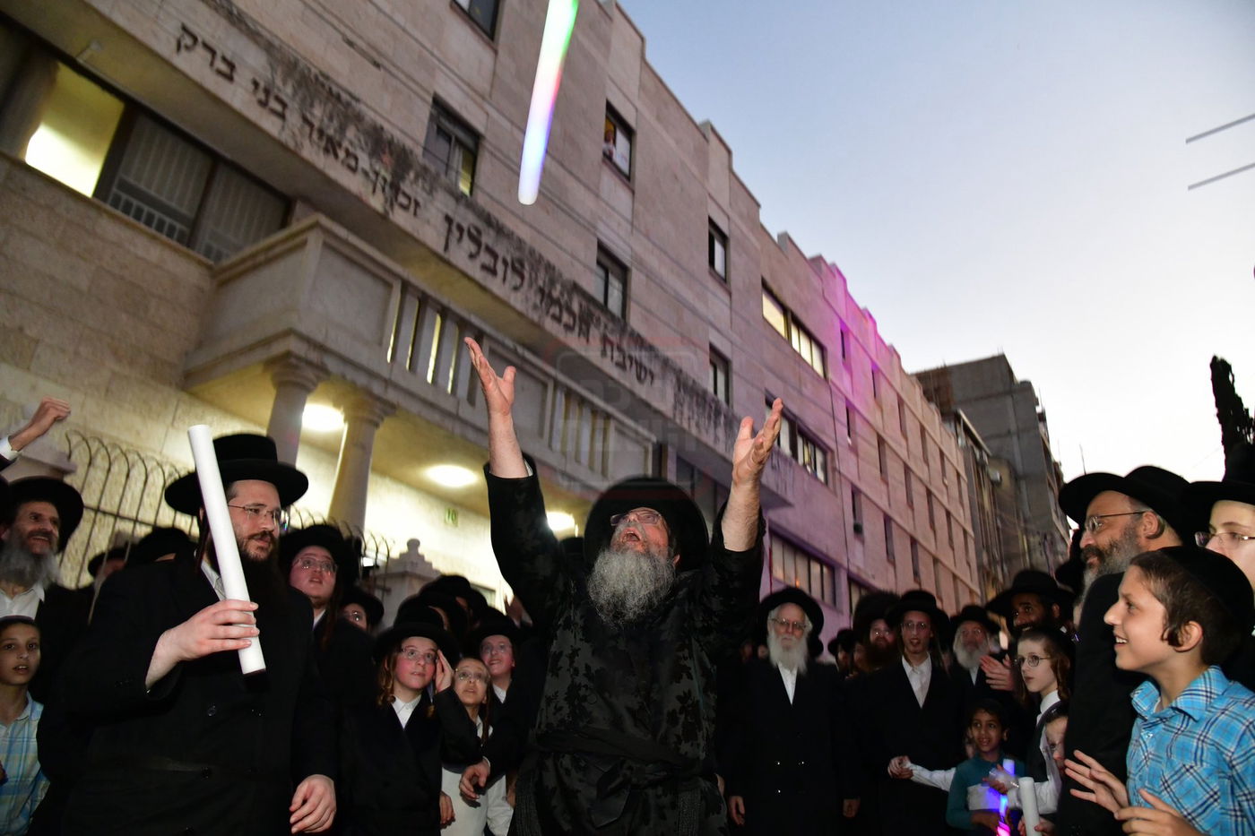 הכנסת ס"ת לביהמ"ד 'שבט הלוי'