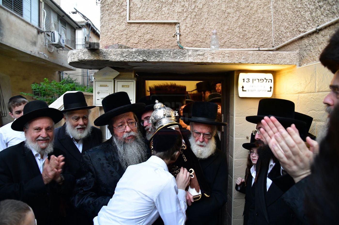 הכנסת ס"ת לביהמ"ד 'שבט הלוי'