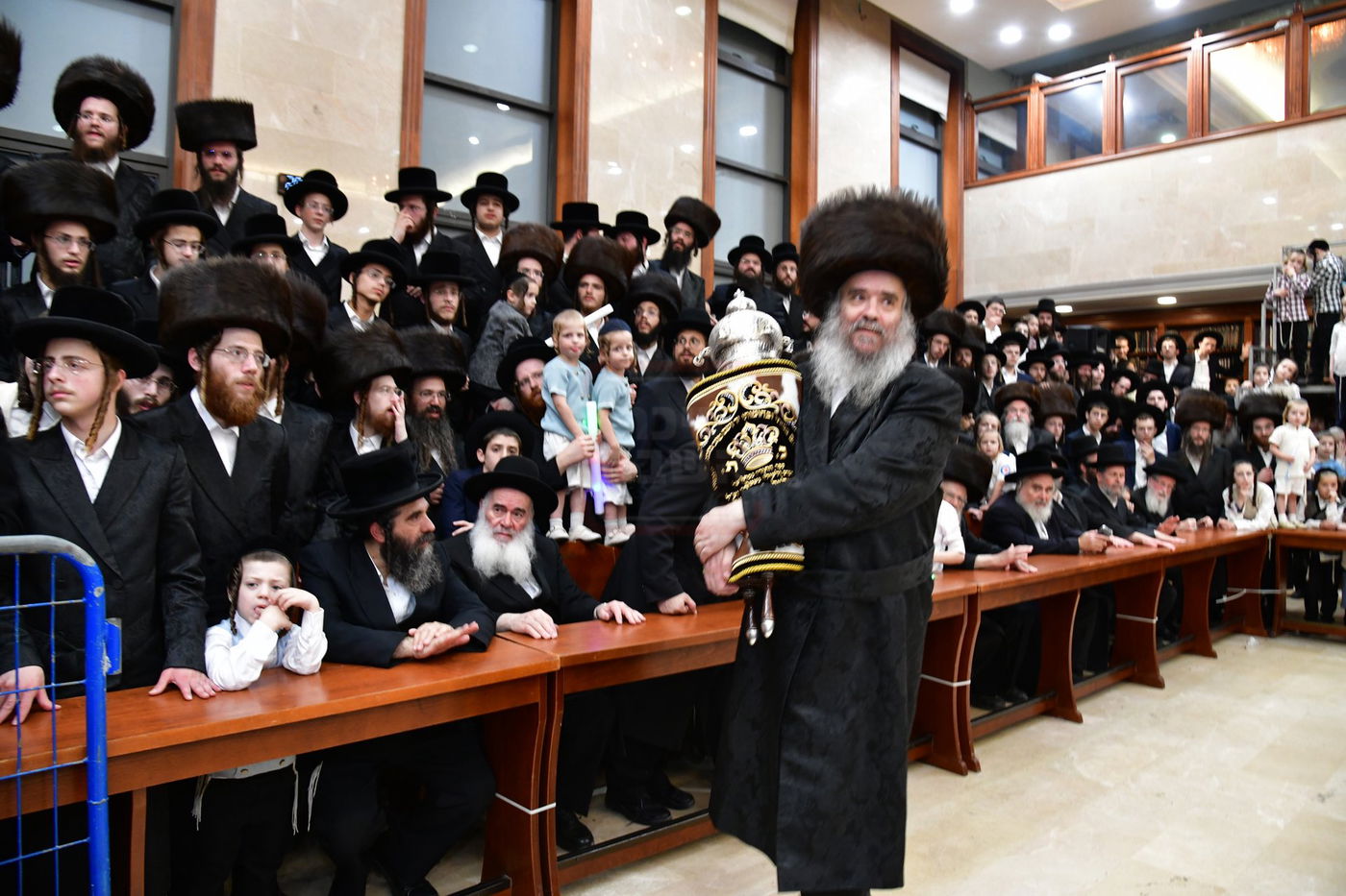 הכנסת ס"ת לביהמ"ד 'שבט הלוי'