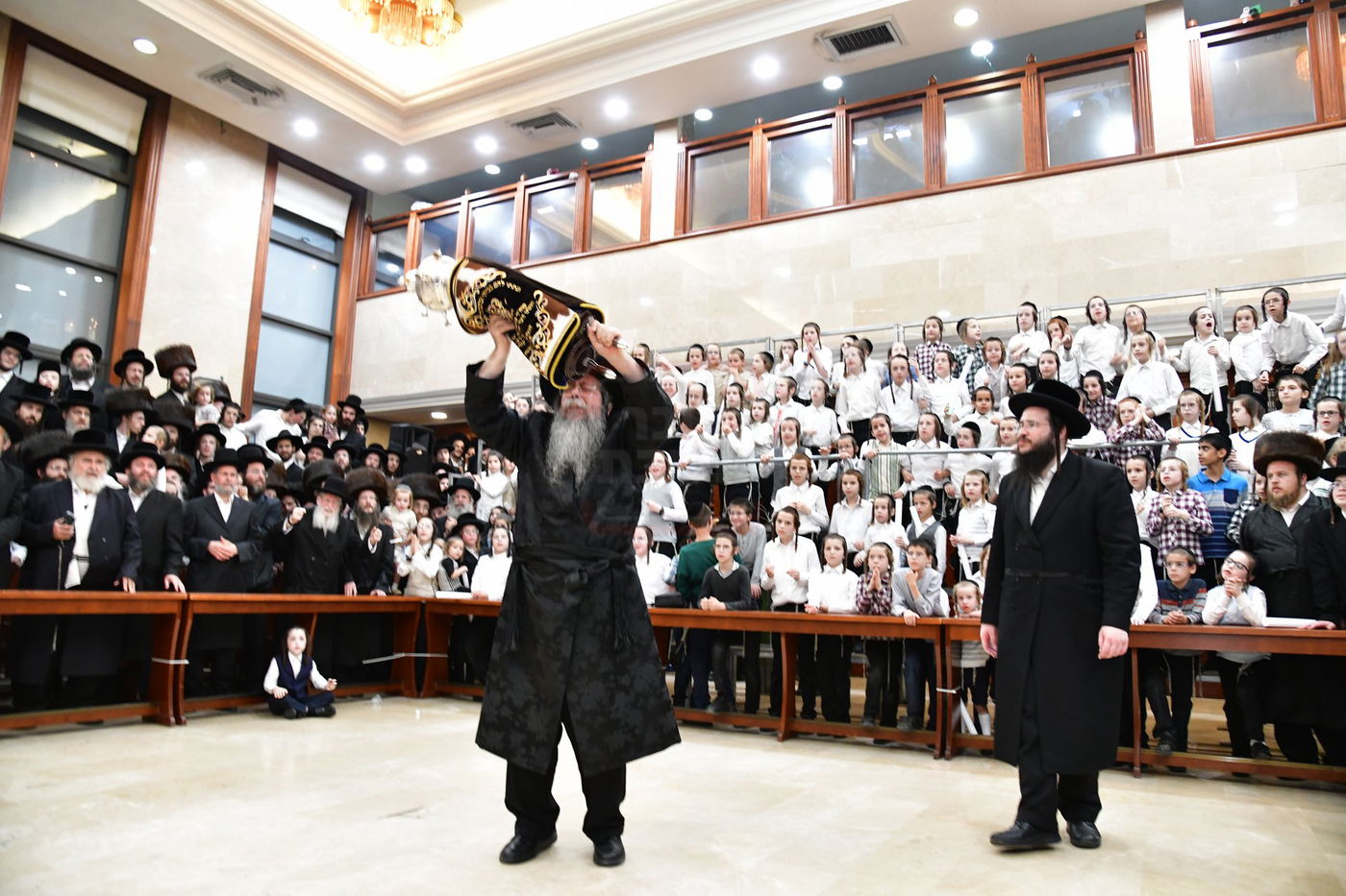 הכנסת ס"ת לביהמ"ד 'שבט הלוי'