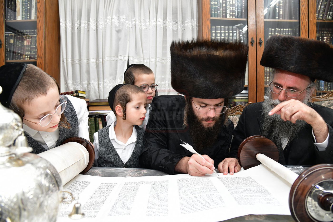 הכנסת ס"ת לביהמ"ד 'שבט הלוי'