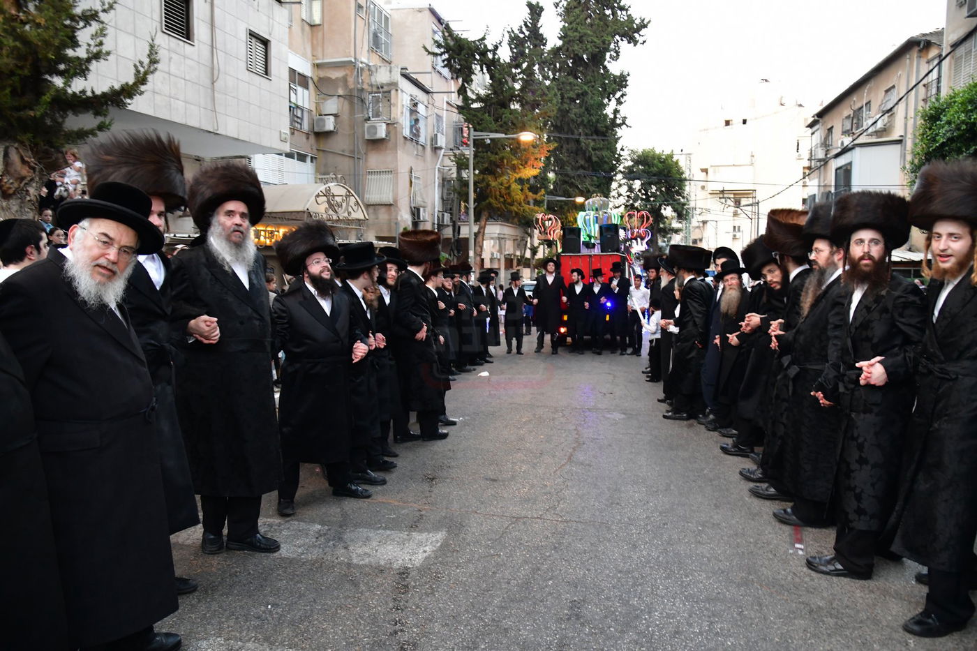 הכנסת ס"ת לביהמ"ד 'שבט הלוי'