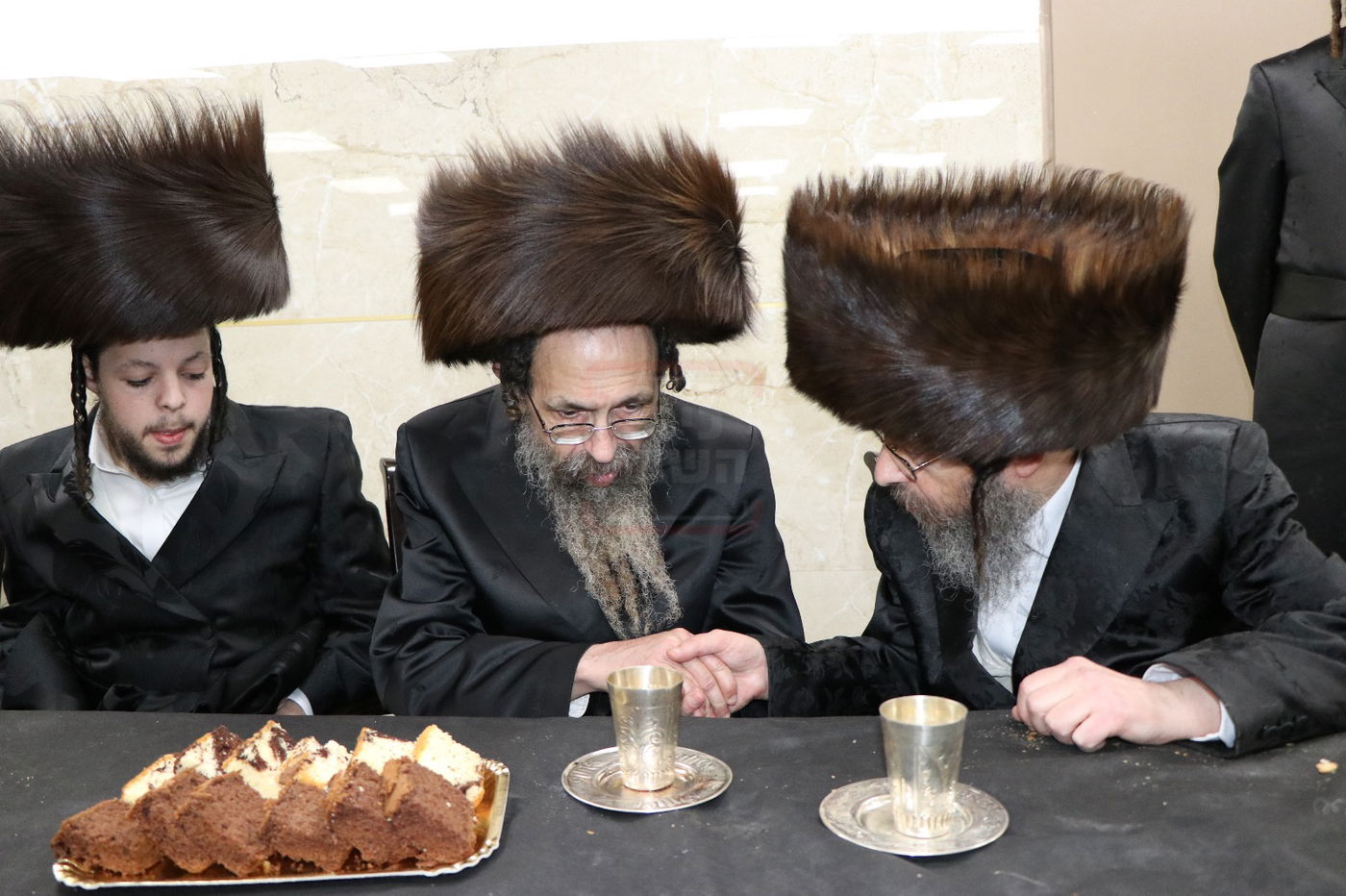 האדמו"ר מסטוטשין בשבע ברכות לבן גאב"ד זוועהיל