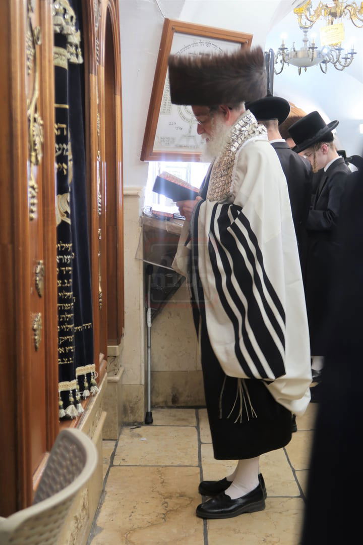 האדמו"ר מספינקא ירושלים בשבת באתרא קדישא מירון 