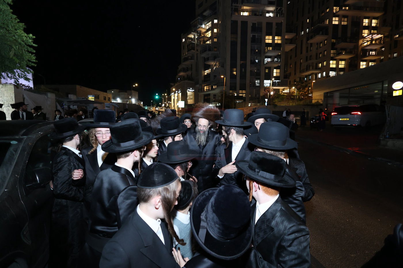 האדמו"ר מתולדות יהודה סטוטשין, במוצאי שב"ק בירושלים