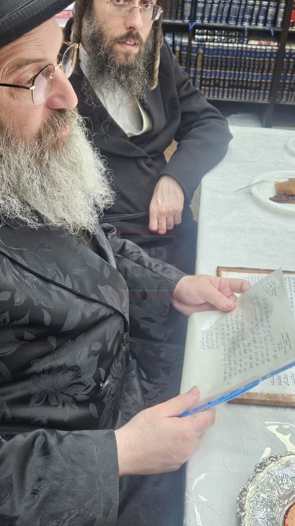 האדמו"ר מזוטשקא אמסנא מעיין במכתב