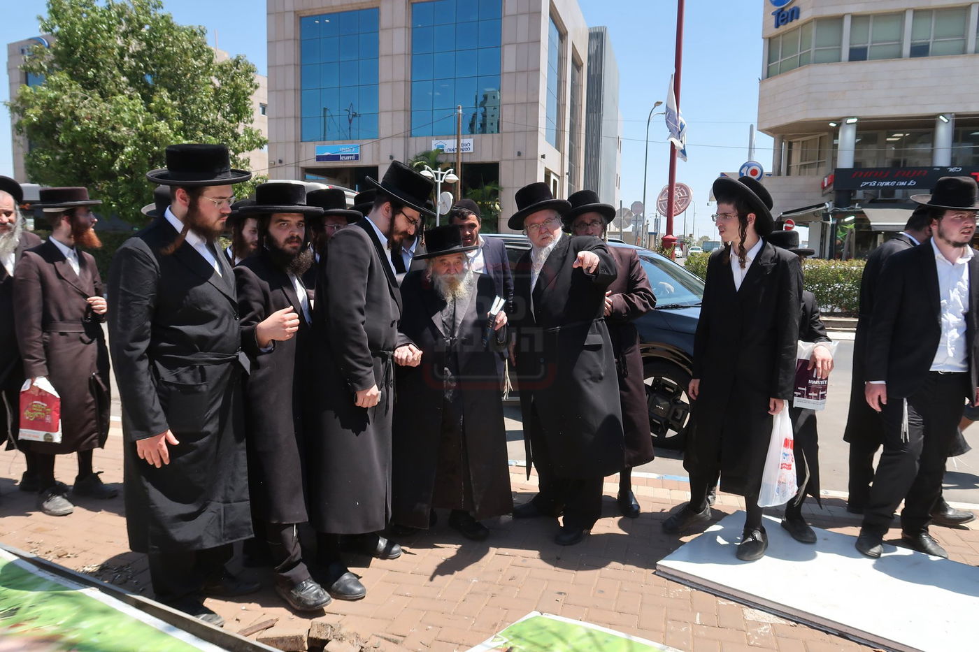 האדמו"ר מטשערנוביל מוחה על חילול קברי ישראל בעיר יהוד