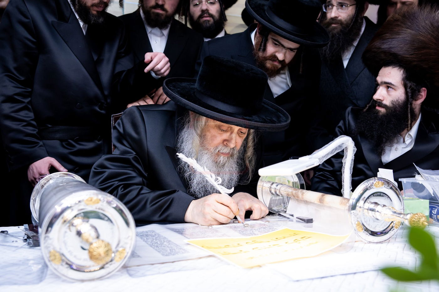 הכנסת ס"ת לביהמ"ד סאטמר בשכונת בלומינגרבורג