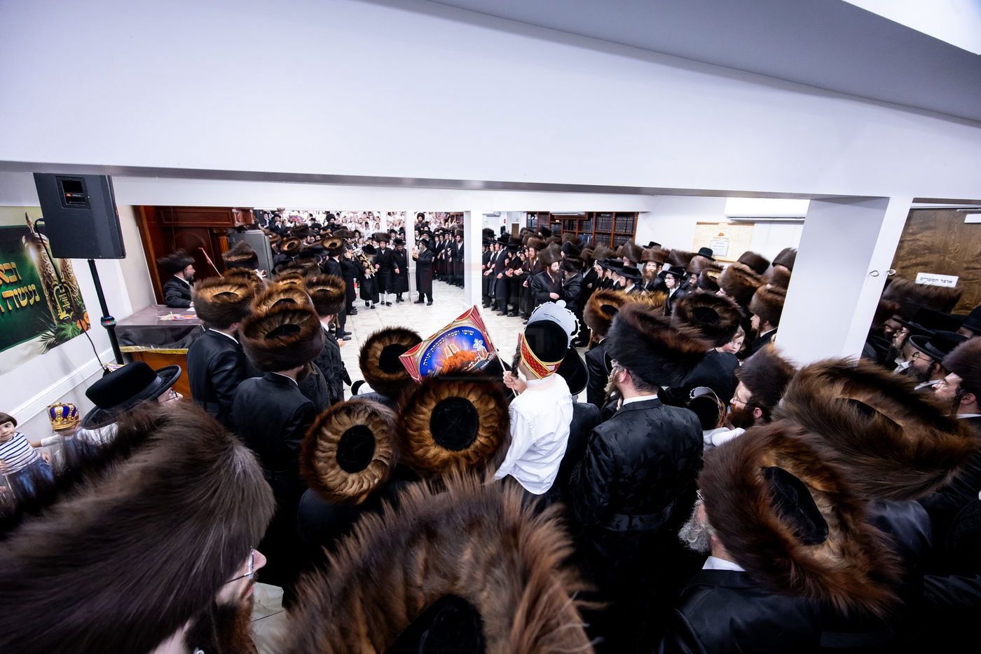 הכנסת ס"ת לביהמ"ד סאטמר בשכונת בלומינגרבורג