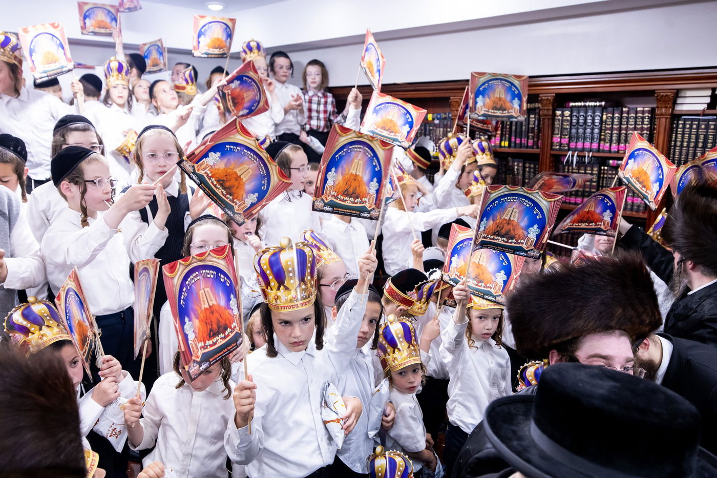 הכנסת ס"ת לביהמ"ד סאטמר בשכונת בלומינגרבורג