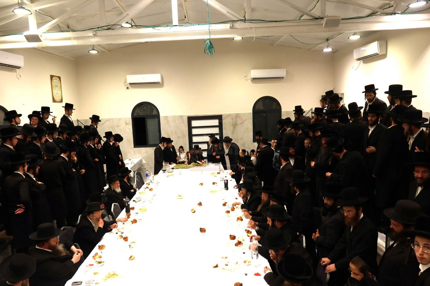 האדמו"ר מזוועהיל בסעודת הילולא לע"נ ה'אור החיים' הק'