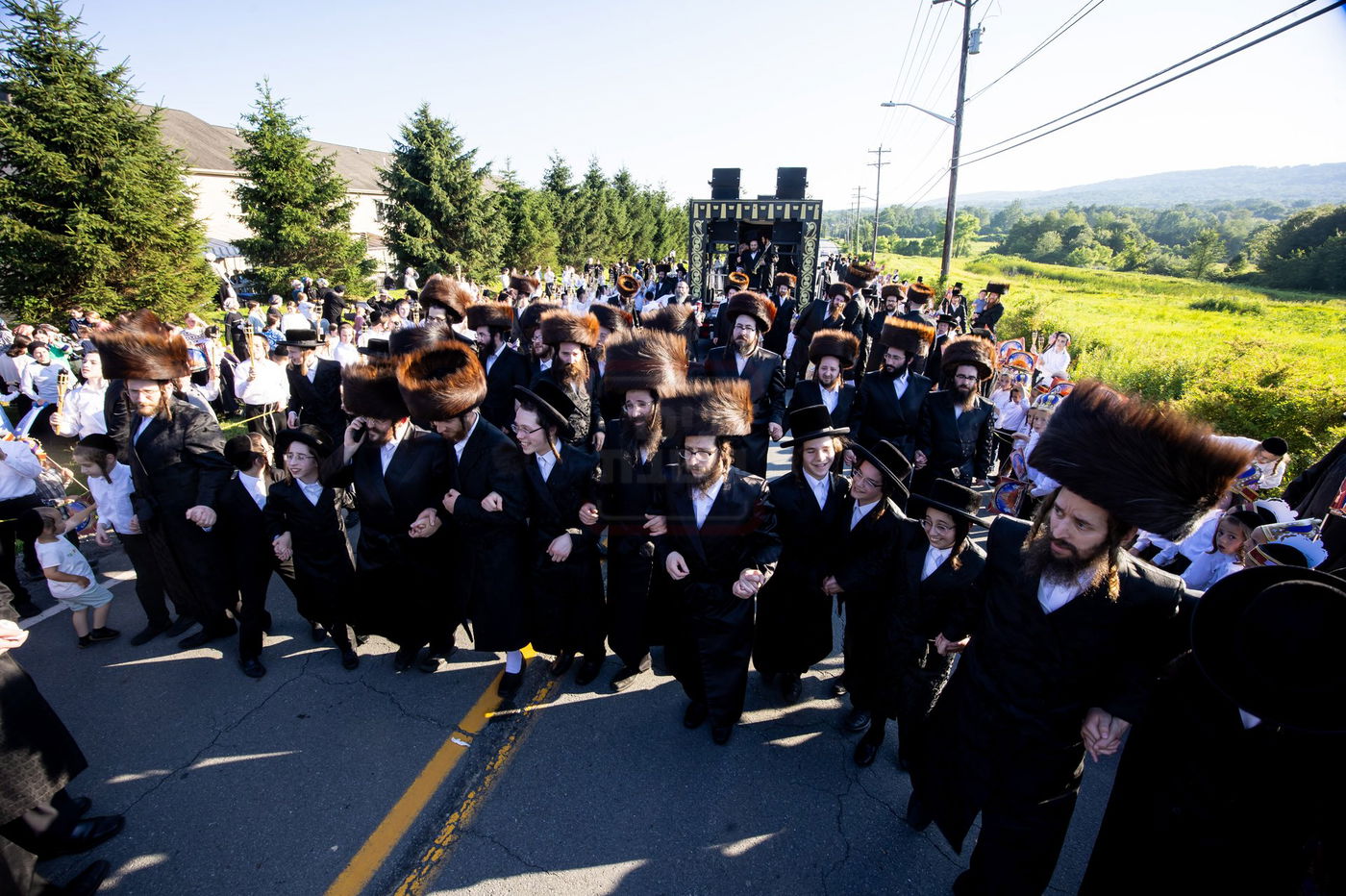 הכנסת ס"ת לביהמ"ד סאטמר בשכונת בלומינגרבורג