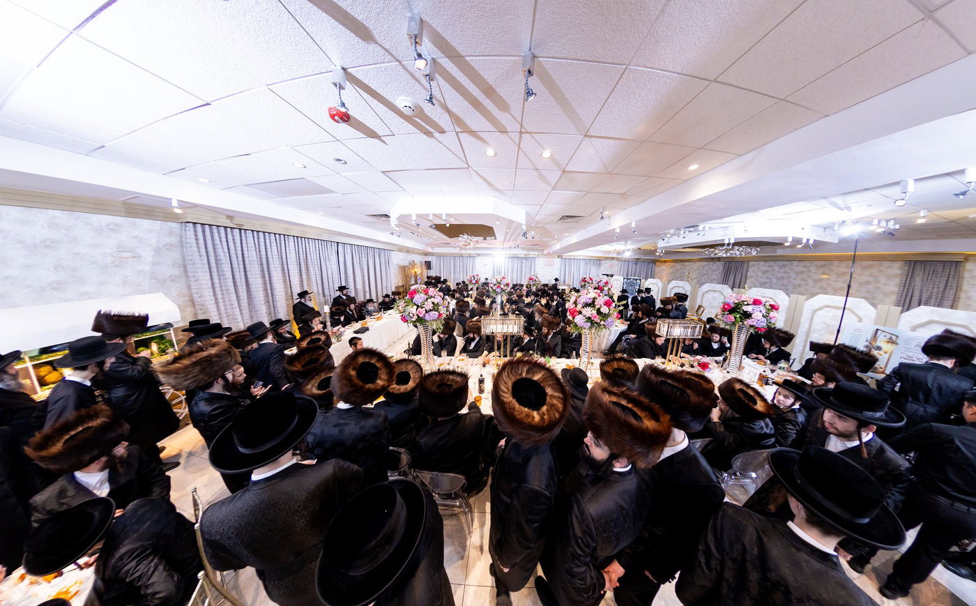 הכנסת ס"ת לביהמ"ד סאטמר בשכונת בלומינגרבורג