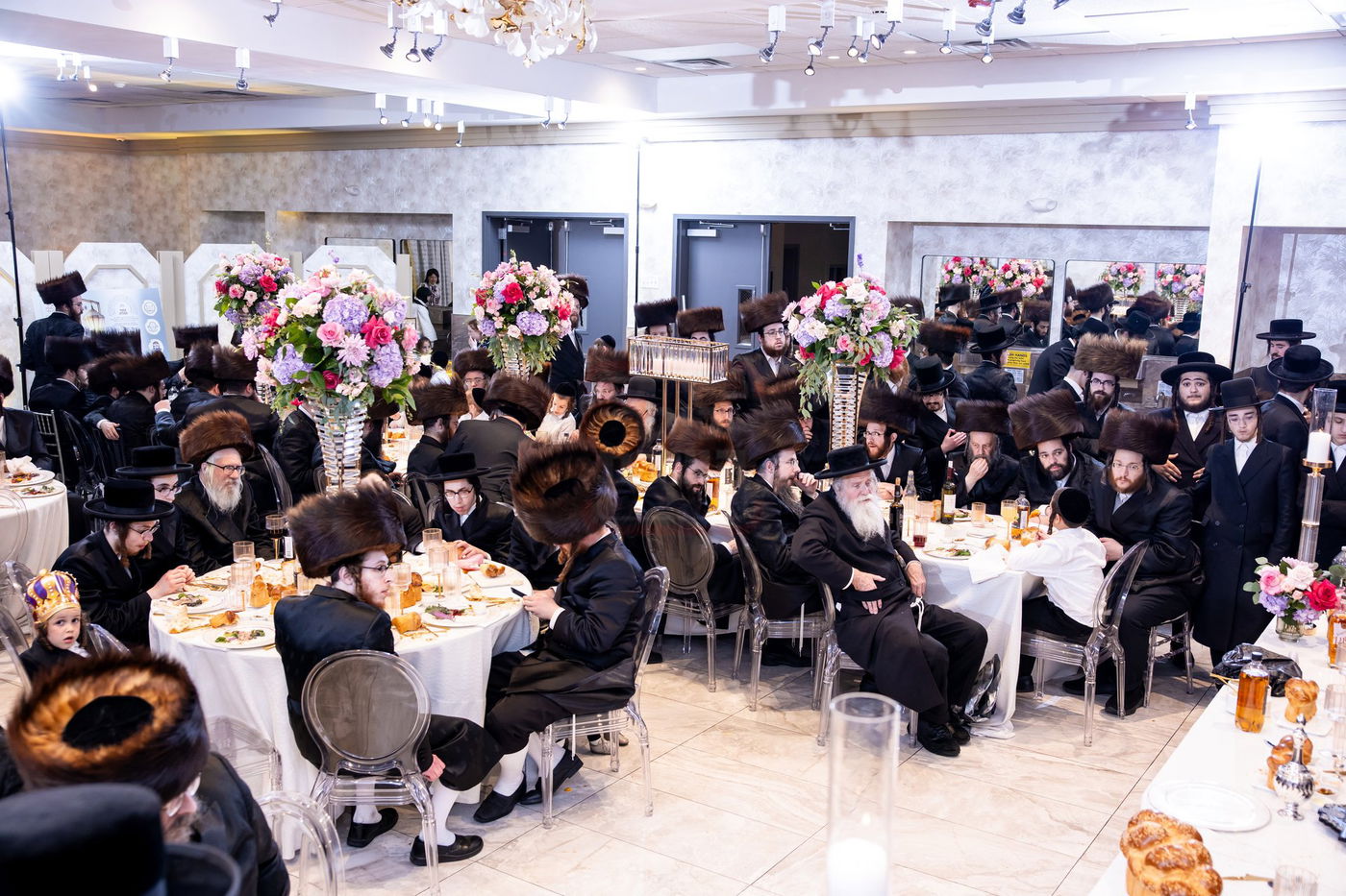 הכנסת ס"ת לביהמ"ד סאטמר בשכונת בלומינגרבורג