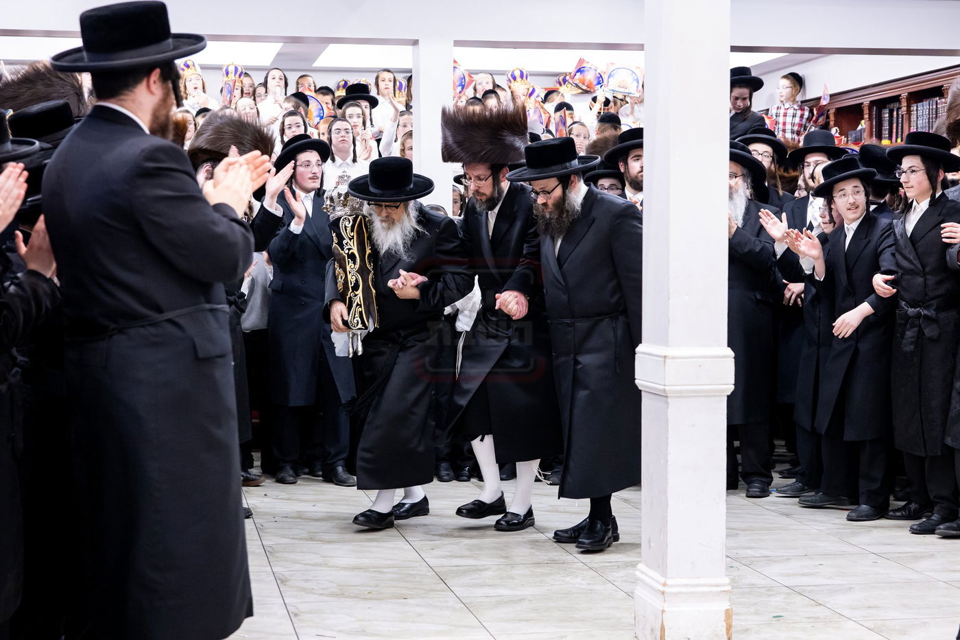 הכנסת ס"ת לביהמ"ד סאטמר בשכונת בלומינגרבורג