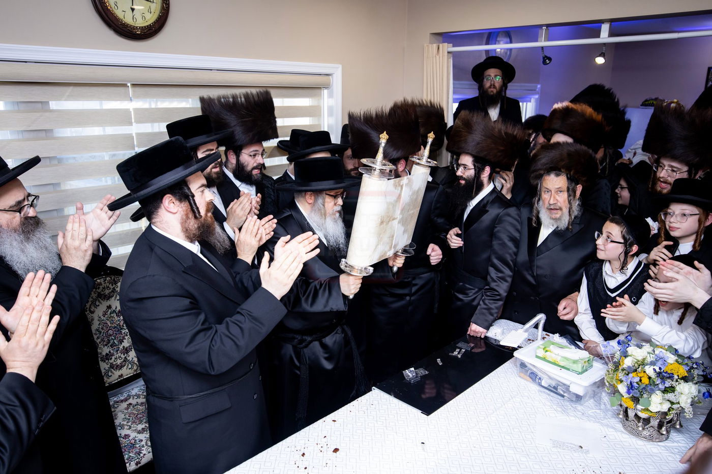 הכנסת ס"ת לביהמ"ד סאטמר בשכונת בלומינגרבורג