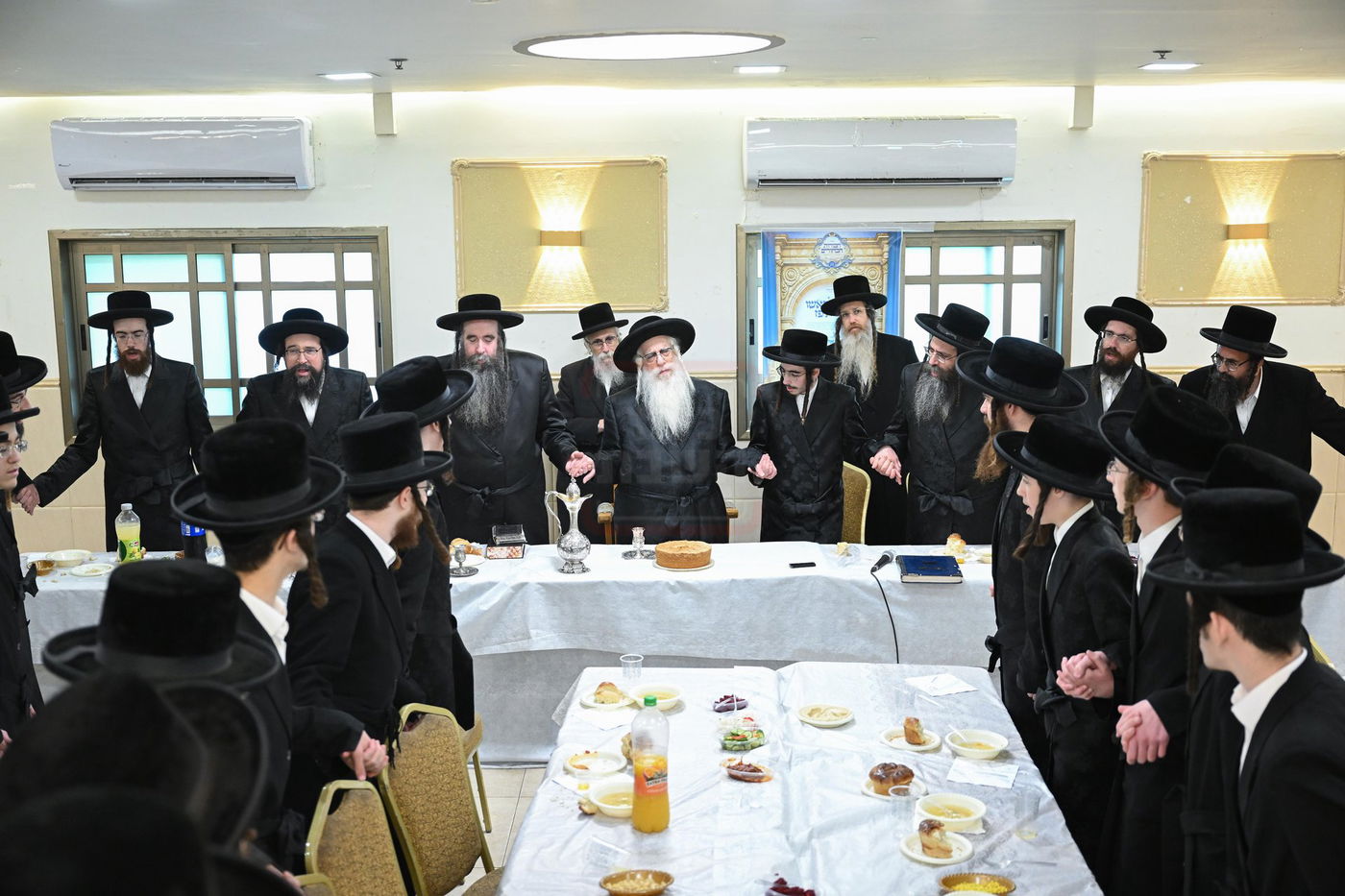 מעמד סיום מסכת נשים ע"י נכד האדמו"ר מצאנז