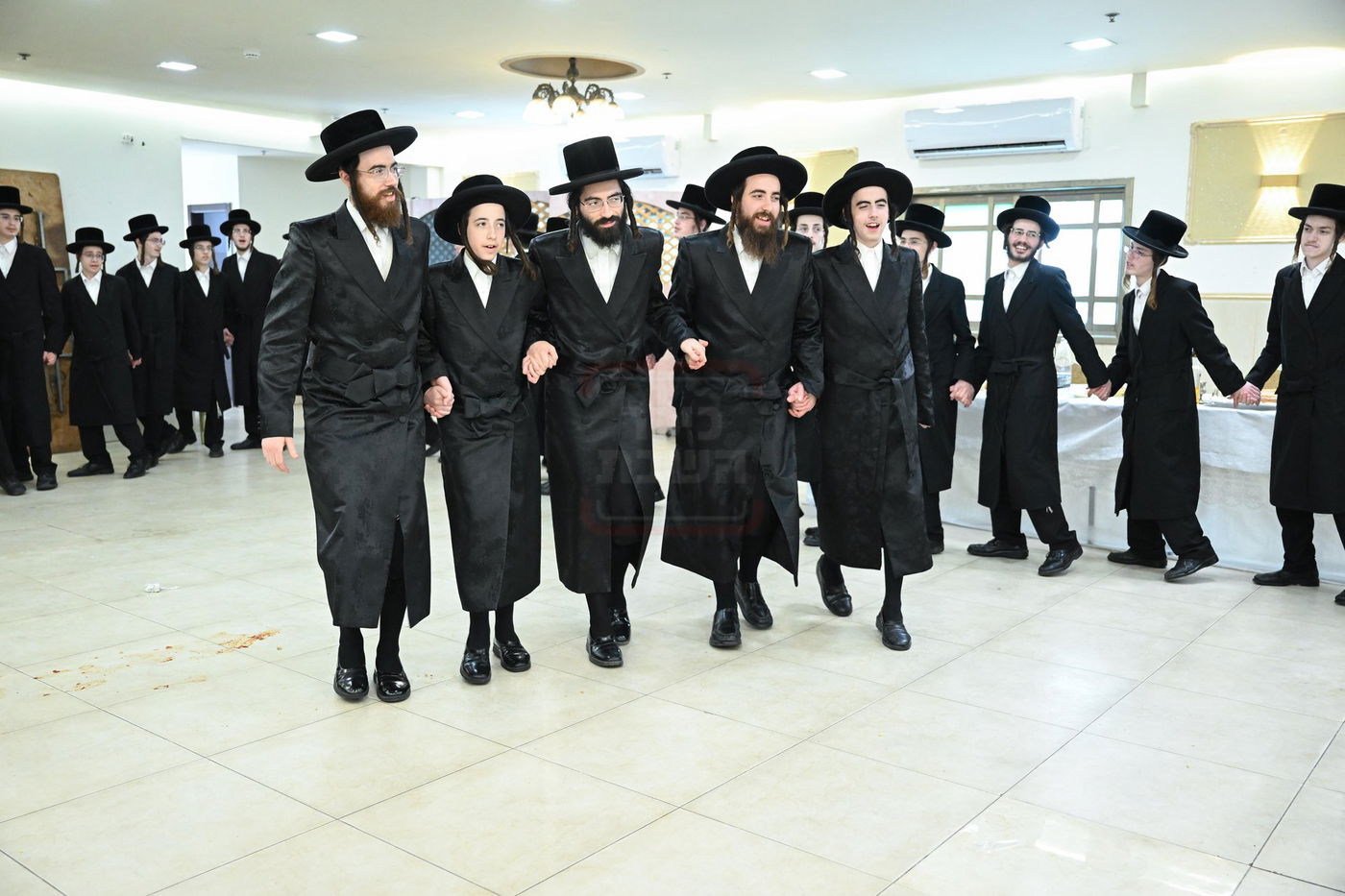 מעמד סיום מסכת נשים ע"י נכד האדמו"ר מצאנז