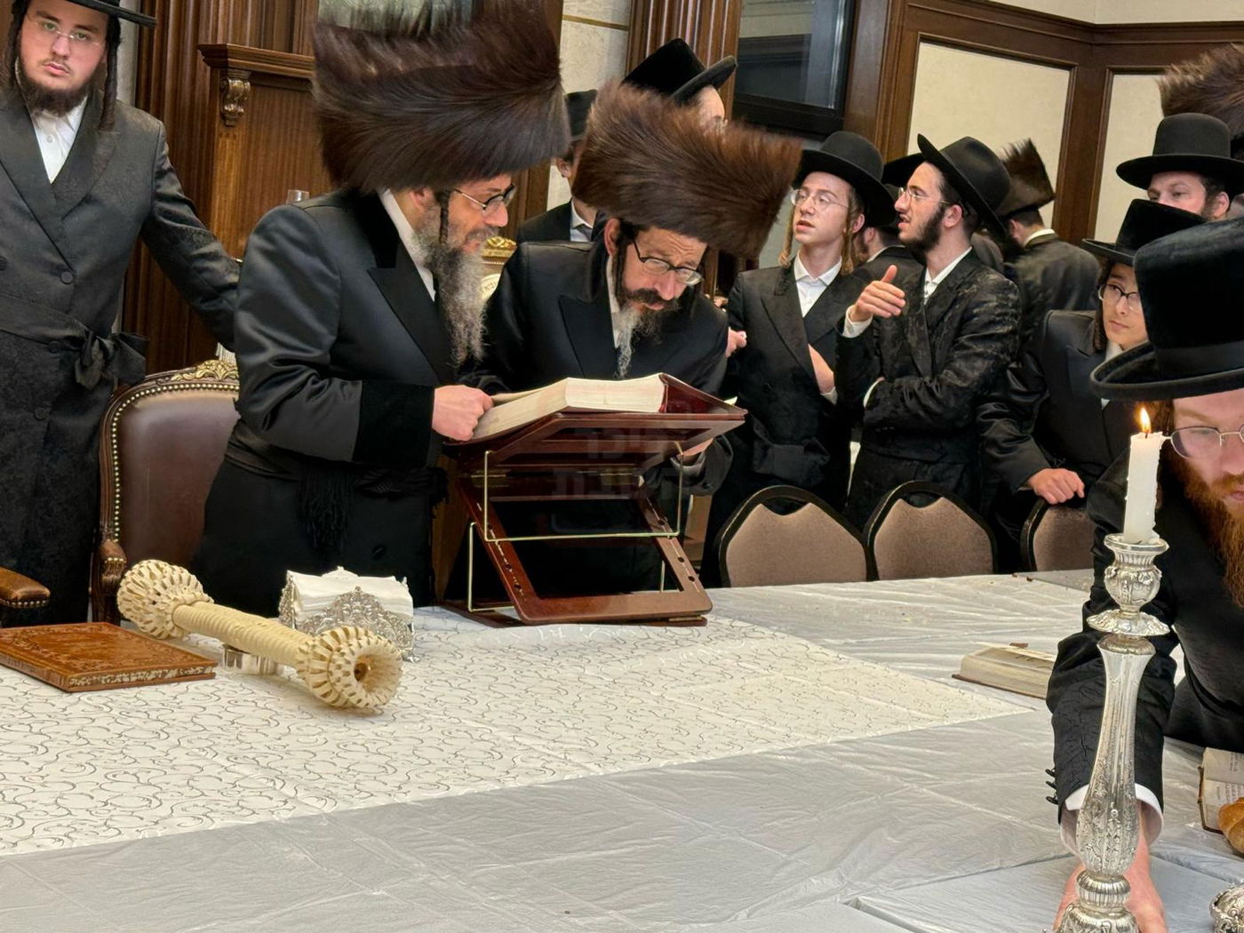 האדמו"ר מסקולען, שב"ק אצל דודו האדמו"ר מסקולען לייקווד