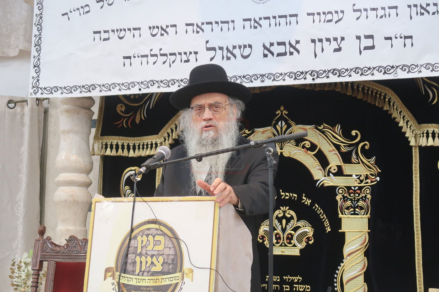 הגאון רבי נתן בן סניור נושא דברים