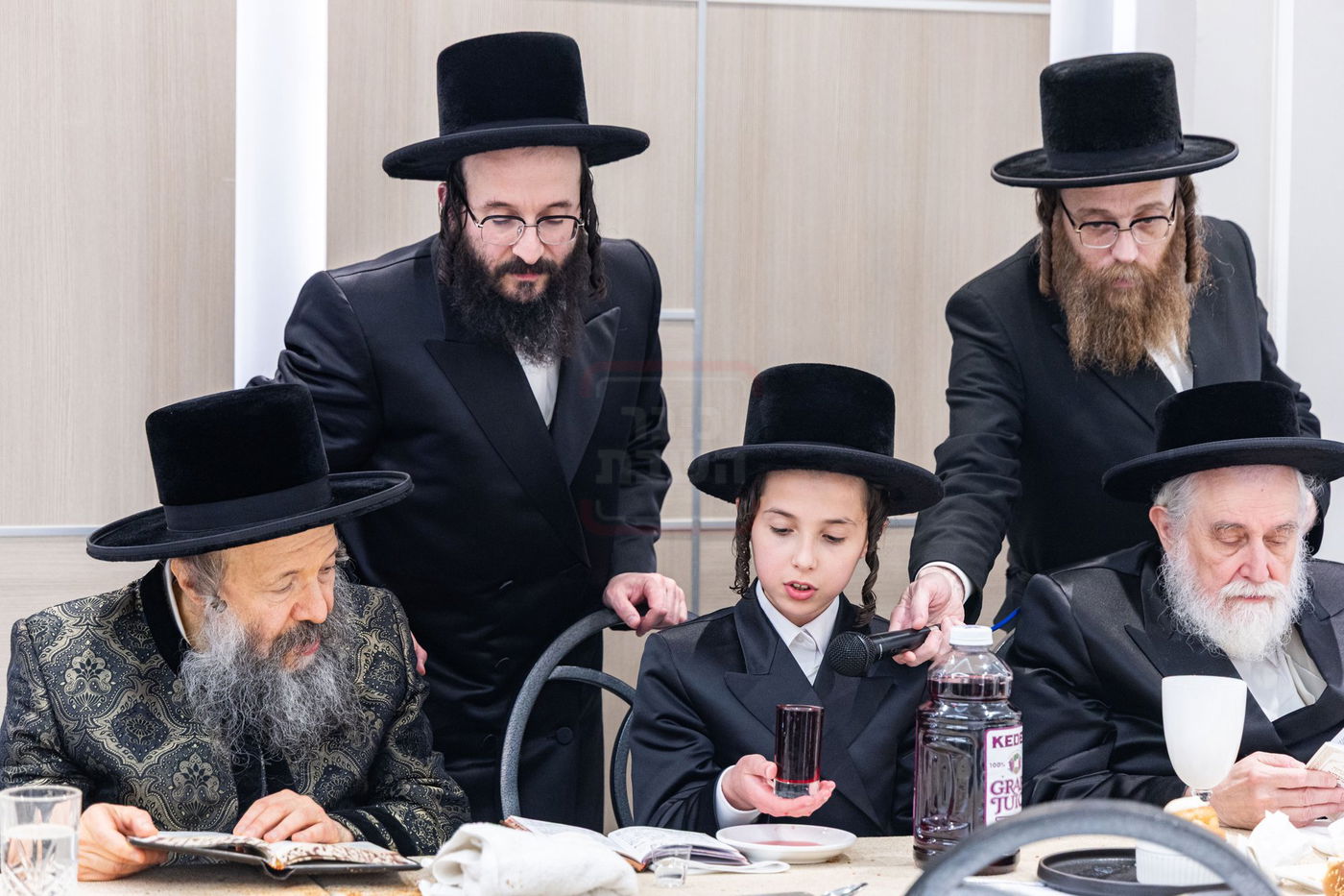 שמחת הבר מצוה לנכד האדמו"ר מבאבוב 45