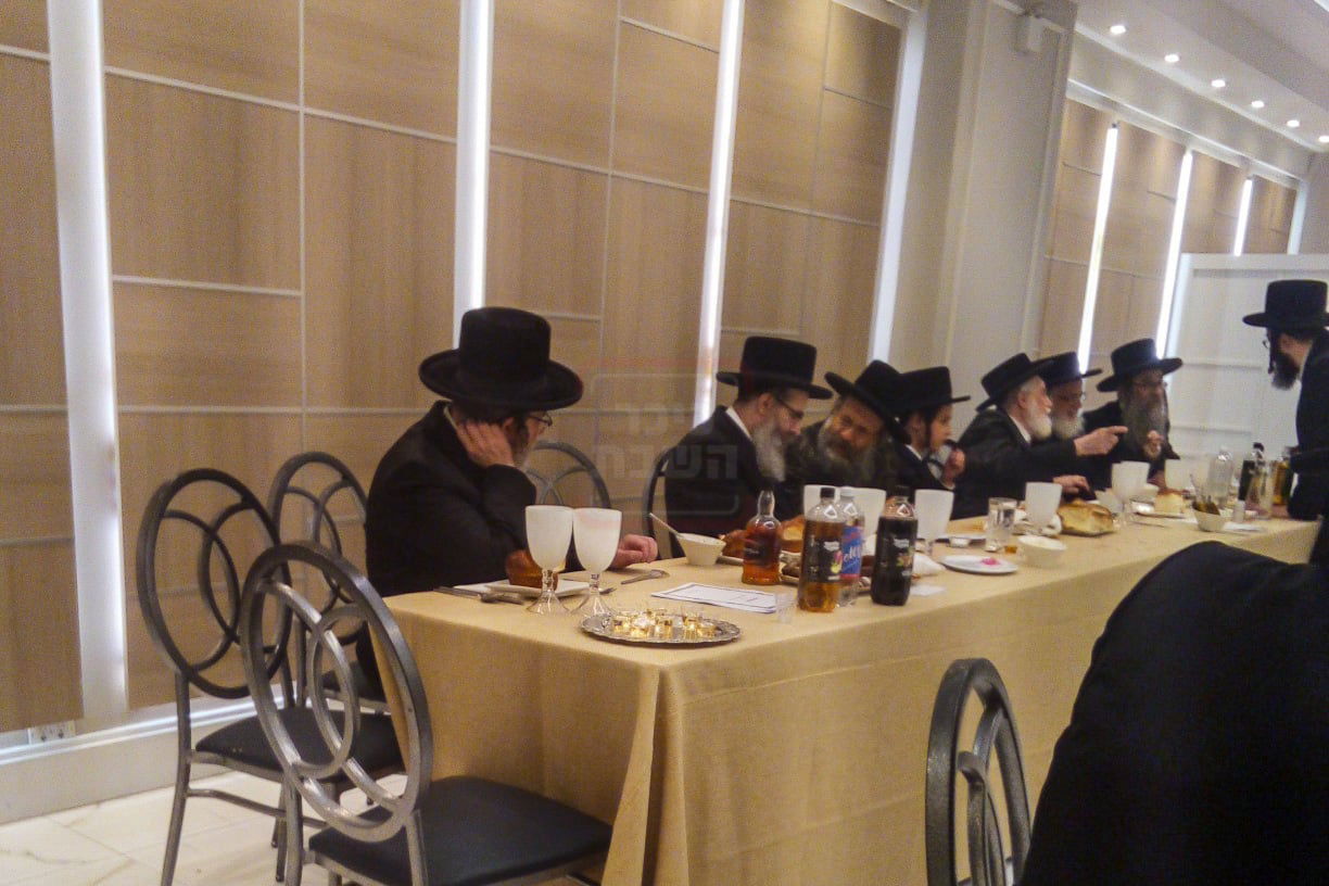 האדמו"ר מרחמסטריווקא ארה"ב בשמחת הבר מצוה לנכד האדמו"ר מבאבוב 45