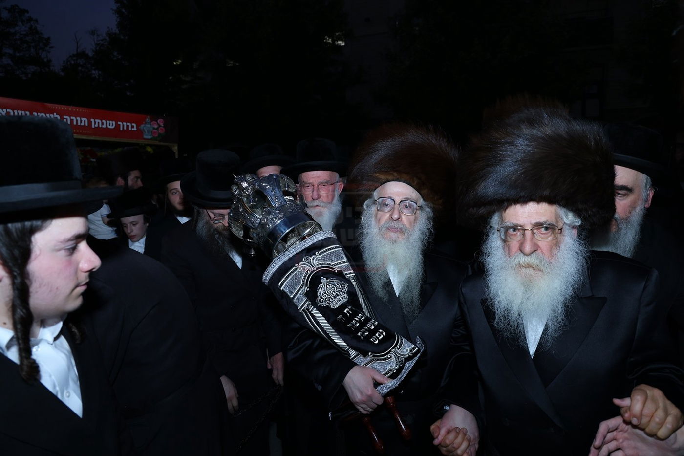 הכנסת ספר תורה לביהמ"ד צאנז קלויזנבורג במאנסי