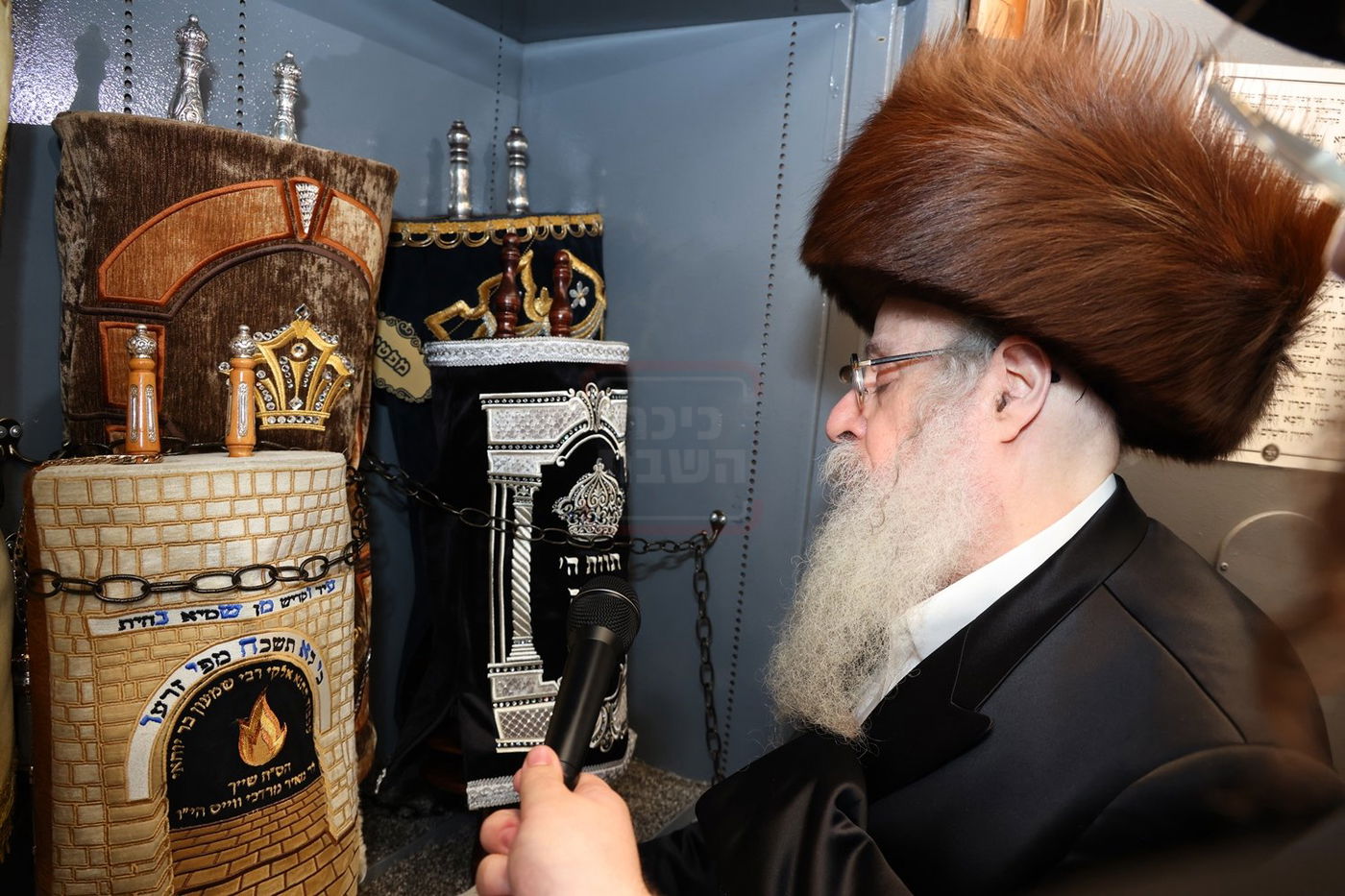 הכנסת ספר תורה לביהמ"ד צאנז קלויזנבורג במאנסי