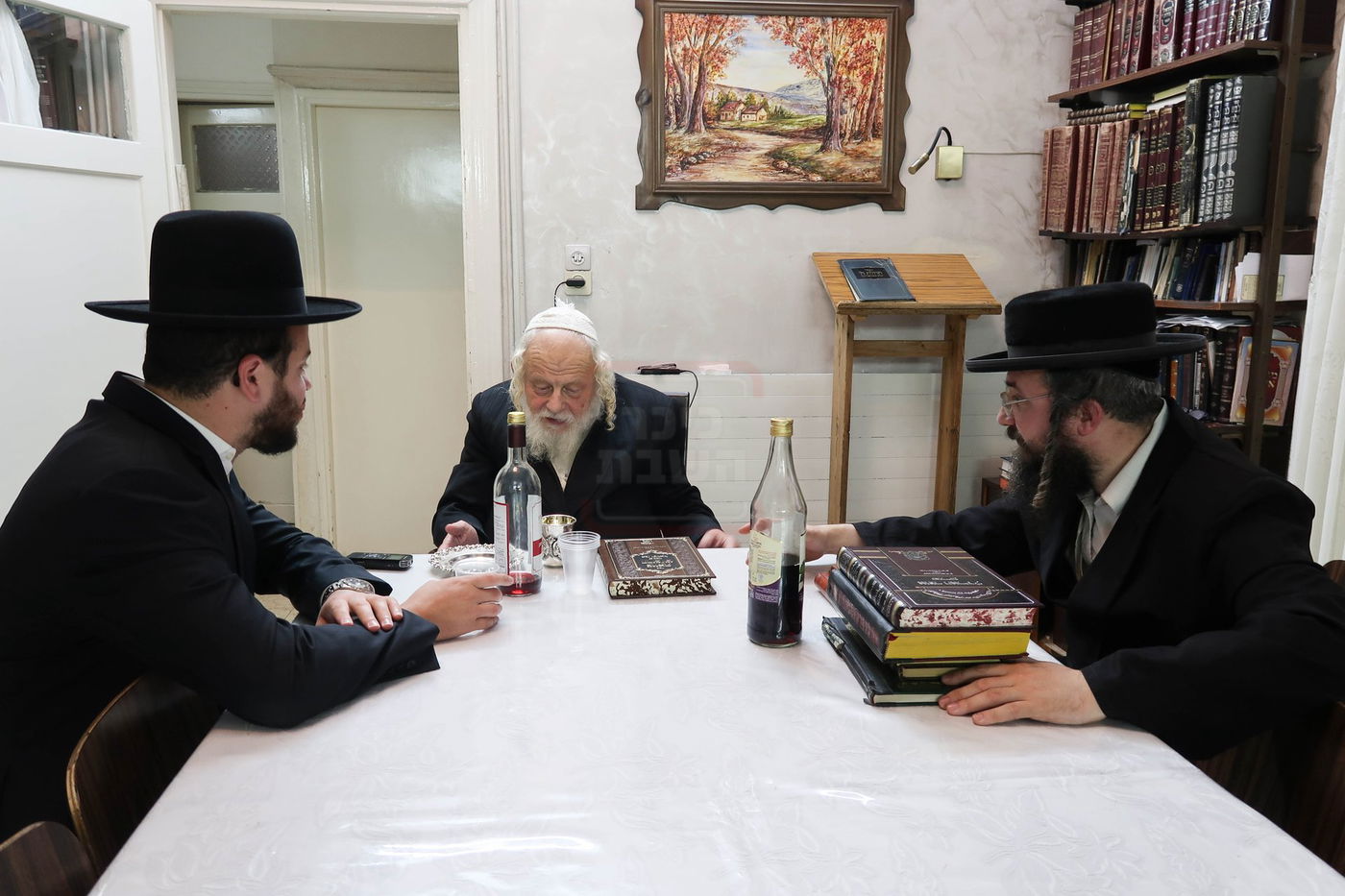 מסיבת לחיים בבית הגה"צ המקובל רבי אביש ציינוירט 