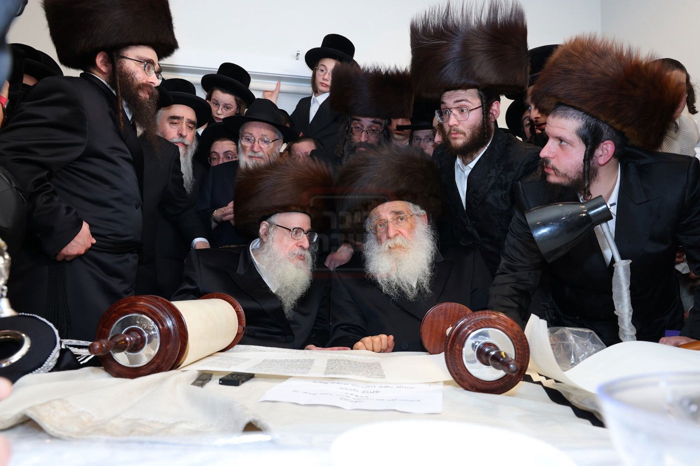 הכנסת ספר תורה לביהמ"ד צאנז קלויזנבורג במאנסי