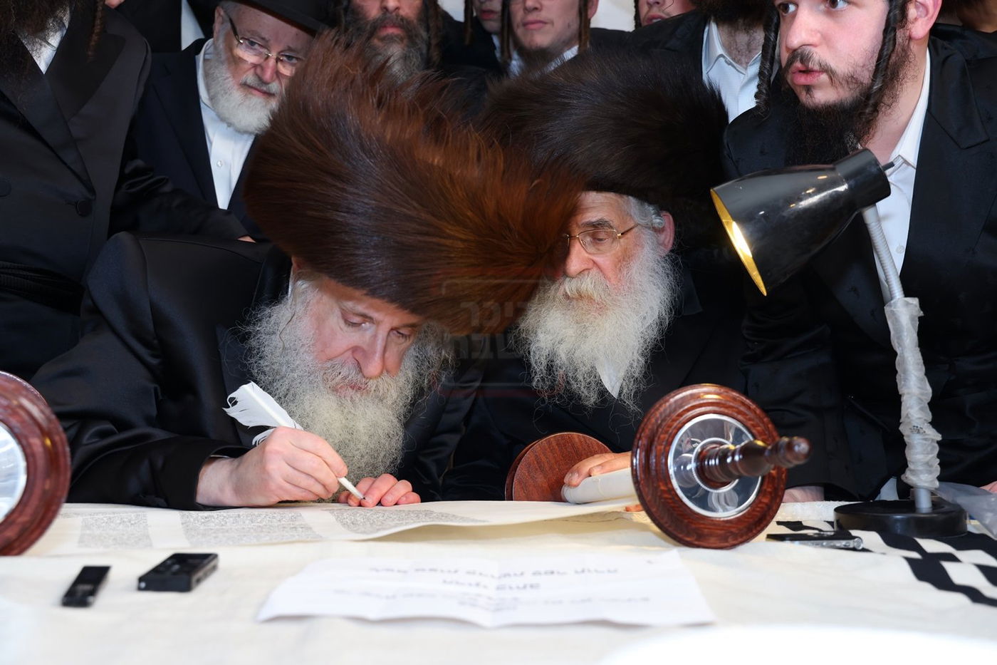 הכנסת ספר תורה לביהמ"ד צאנז קלויזנבורג במאנסי